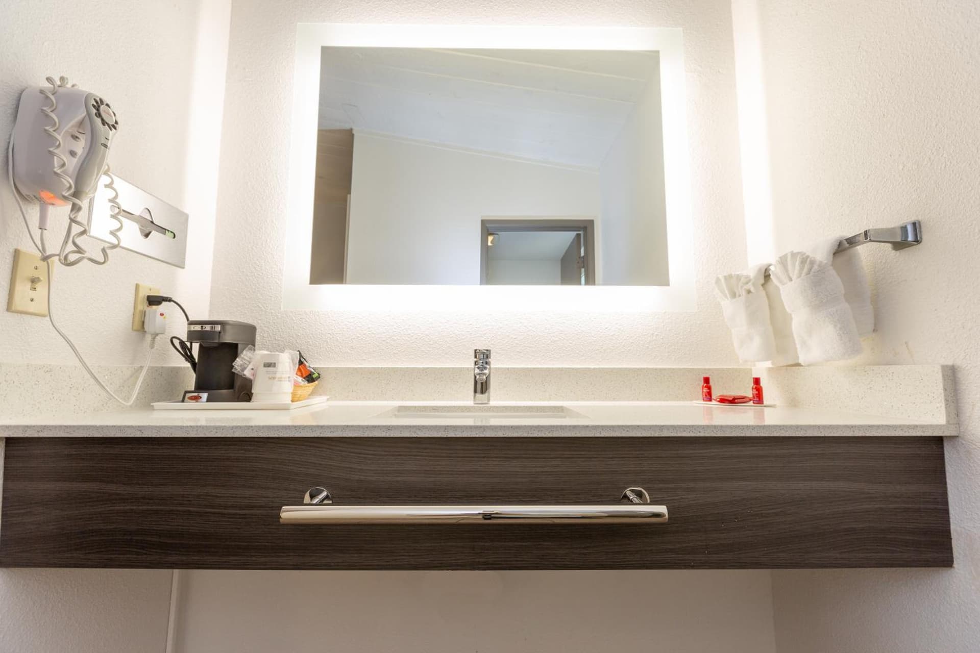SureStay Hotel by Best Western Seaside Monterey gallery photo in Seaside, CA — image 34