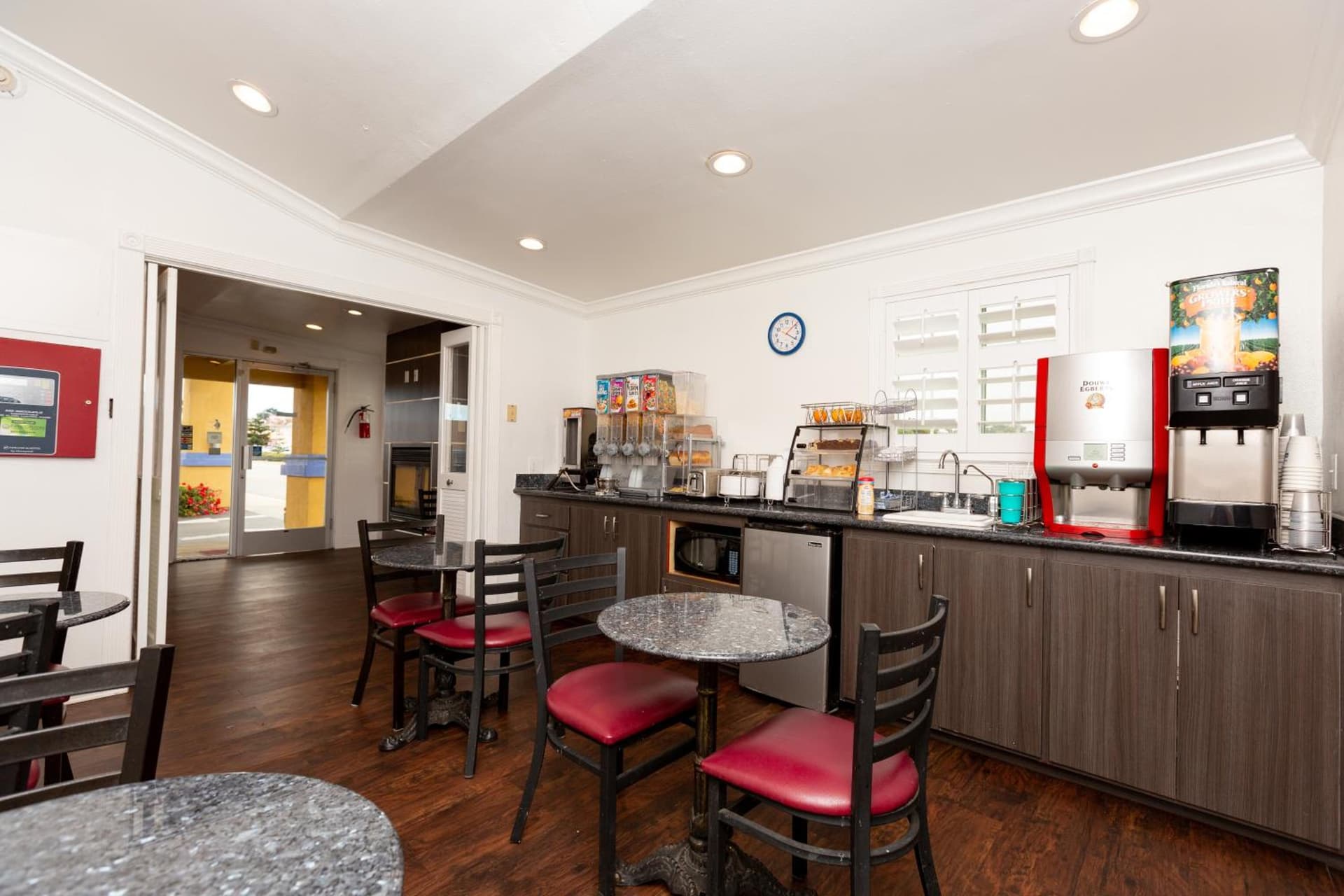 SureStay Hotel by Best Western Seaside Monterey gallery photo in Seaside, CA — image 10