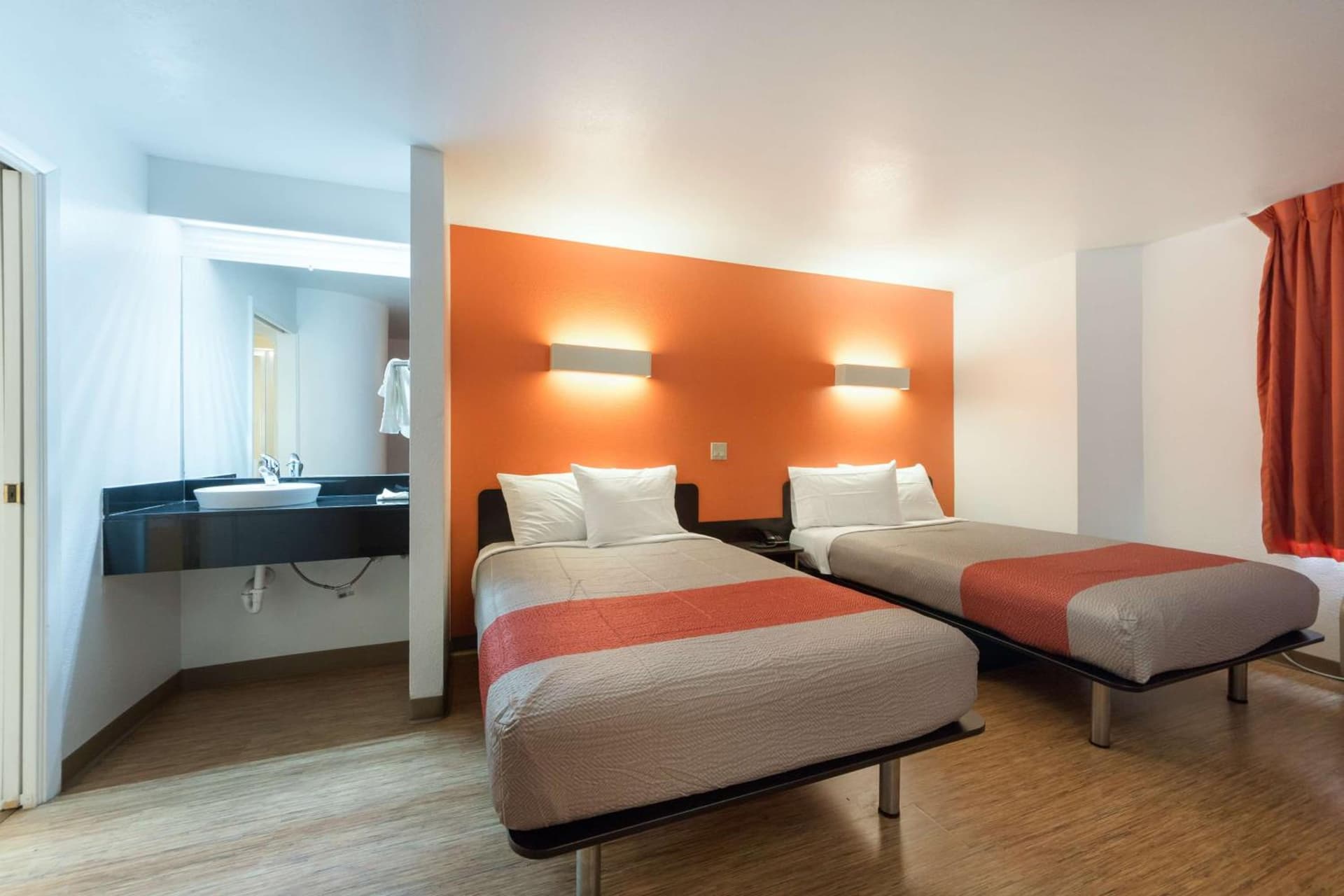 Motel 6-Dallas, TX - Northeast gallery photo in Garland, TX — image 10