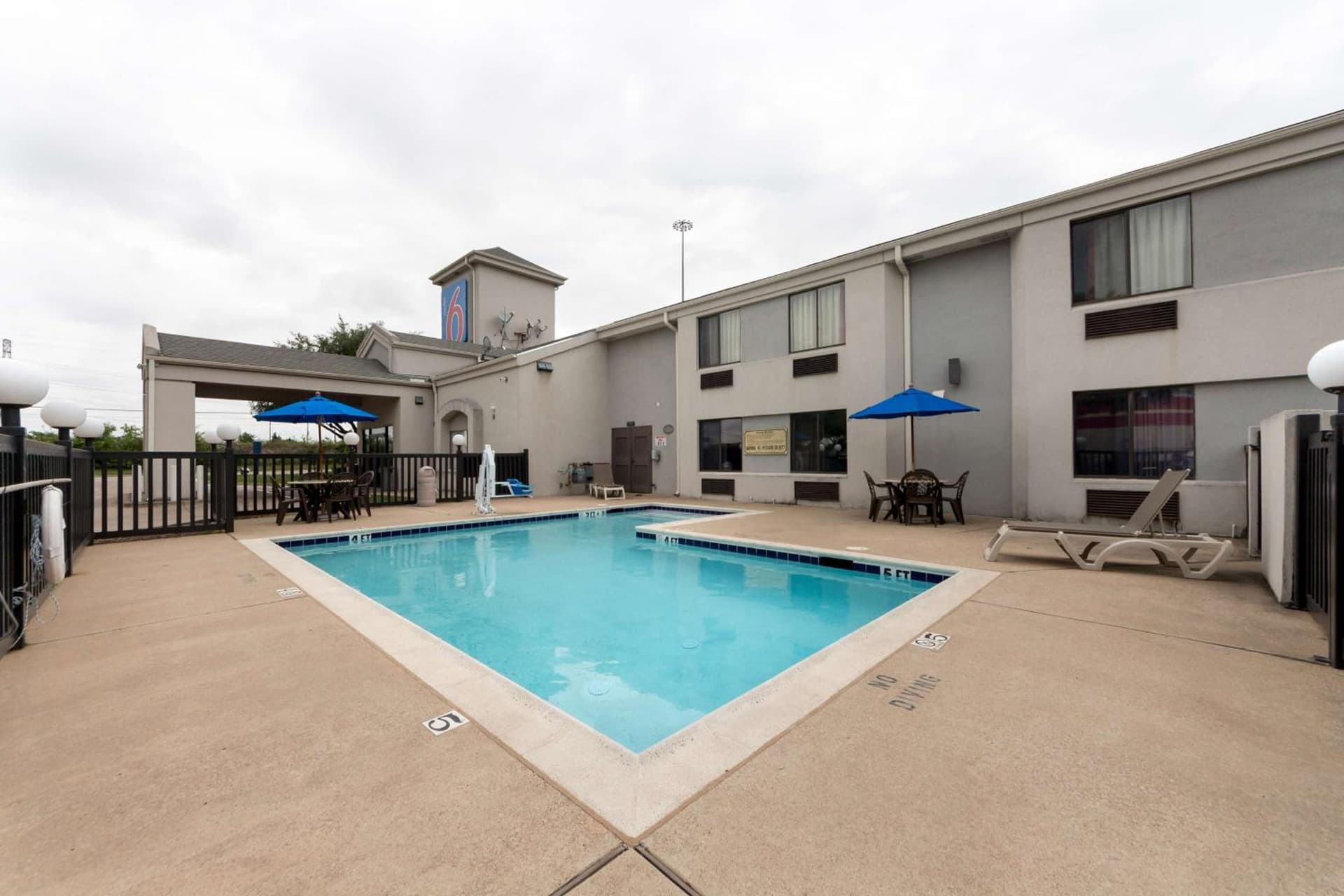 Motel 6-Dallas, TX - Northeast gallery photo in Garland, TX — image 7