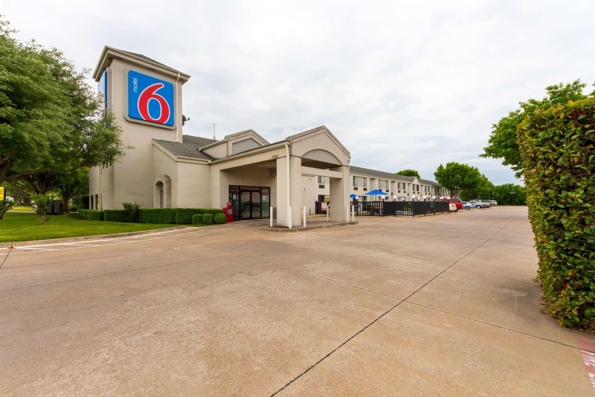 Motel 6-Dallas, TX - Northeast interior in Garland, TX — gallery photo 2