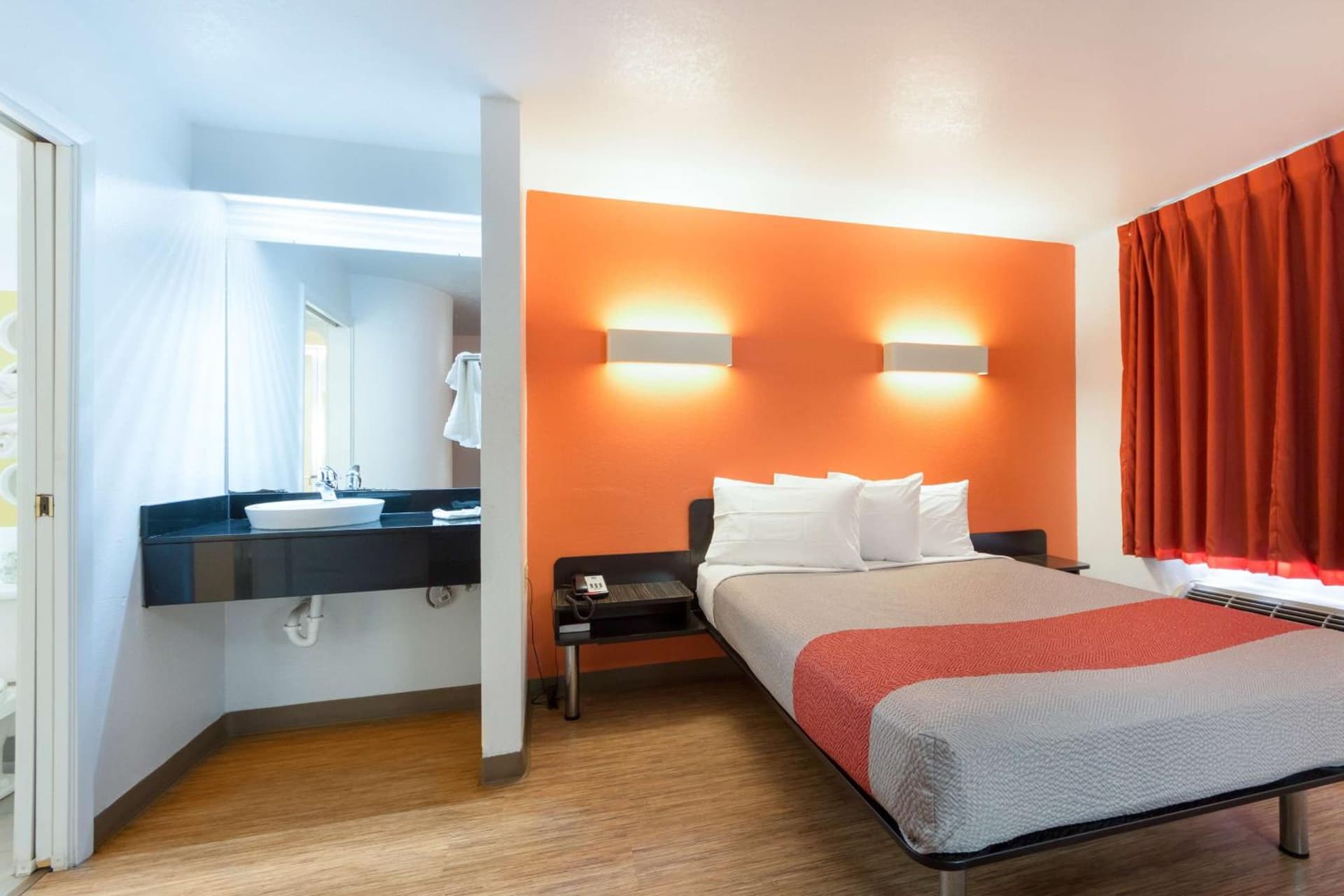 Motel 6-Dallas, TX - Northeast interior in Garland, TX — gallery photo 2
