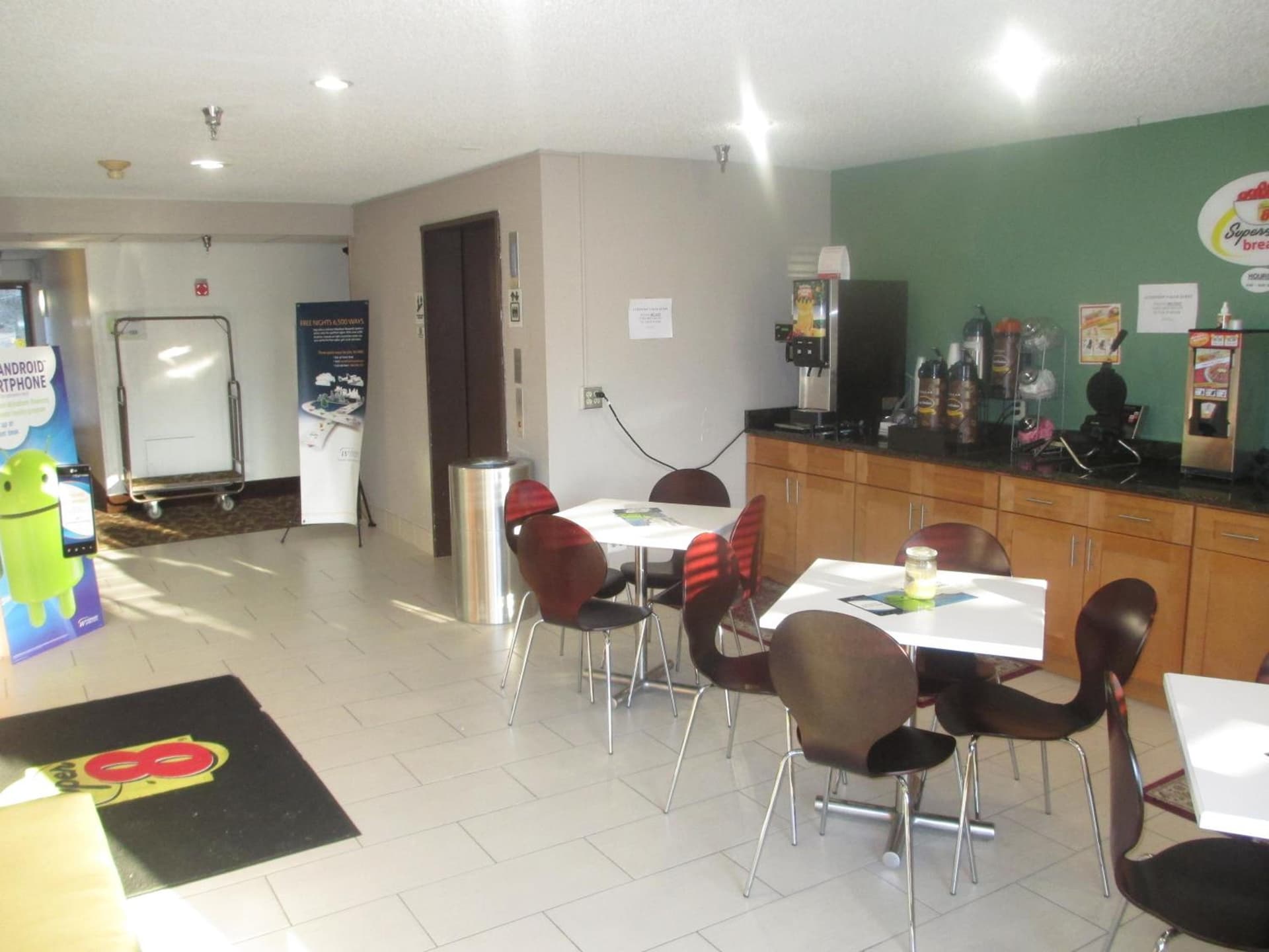 Super 8 by Wyndham Richmond/Chamberlayne Rd property views in Richmond, VA — gallery photo 3