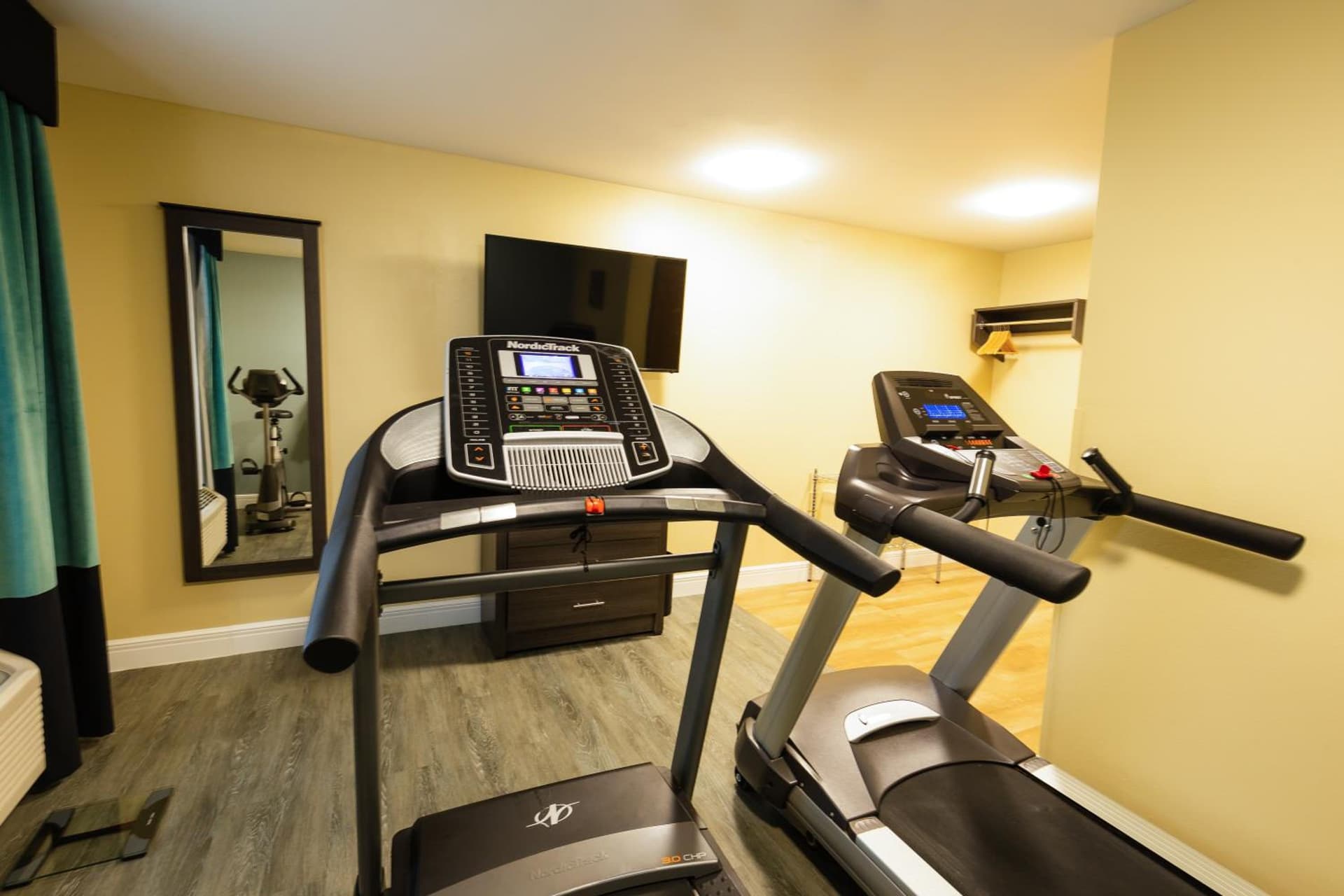 Hawthorn Extended Stay by Wyndham Saint Robert interior in Saint Robert, MO — gallery photo 2