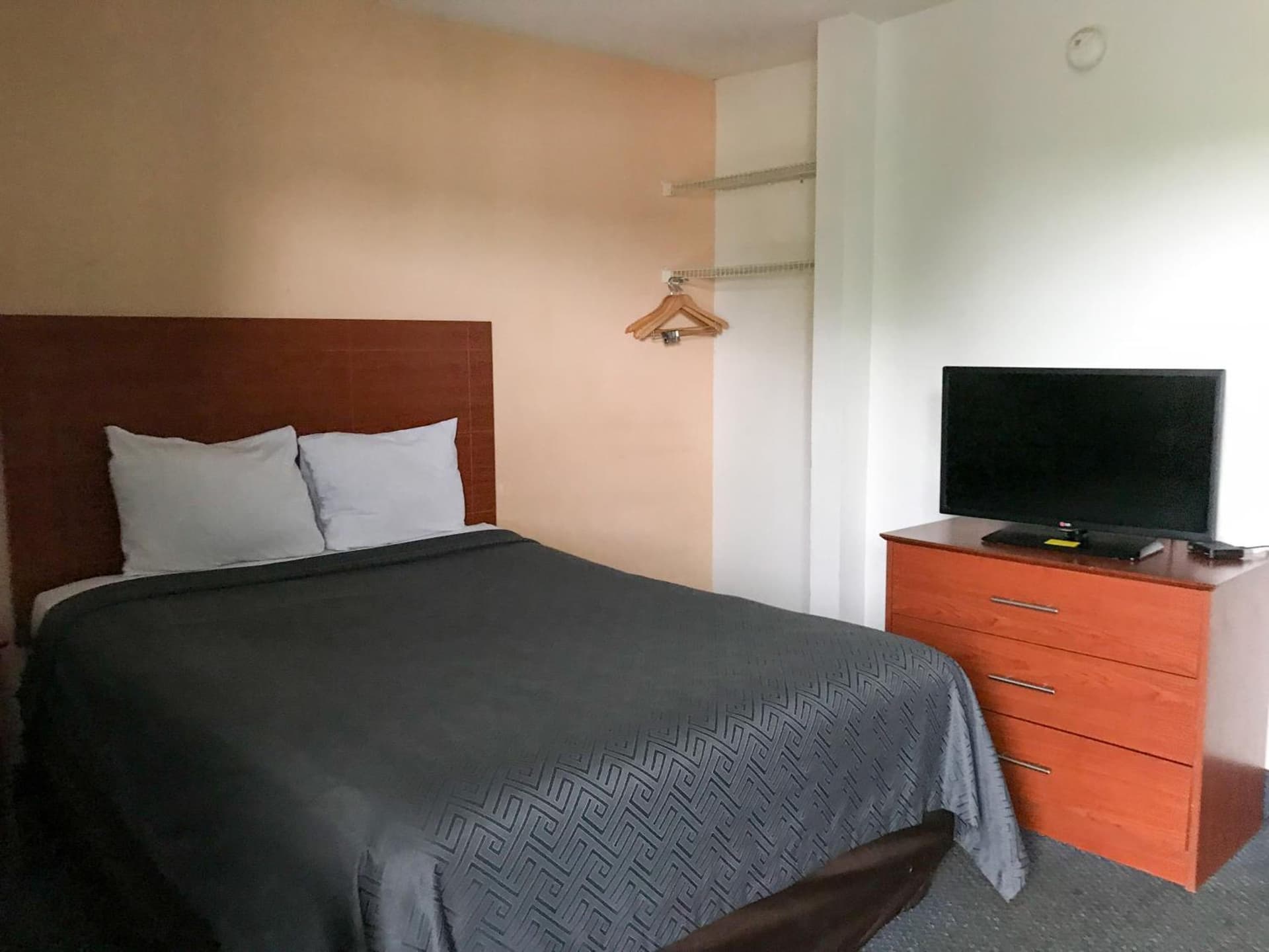 Motel 6-Fayetteville, NC - Fort Liberty Area interior in Fayetteville, NC — gallery photo 2