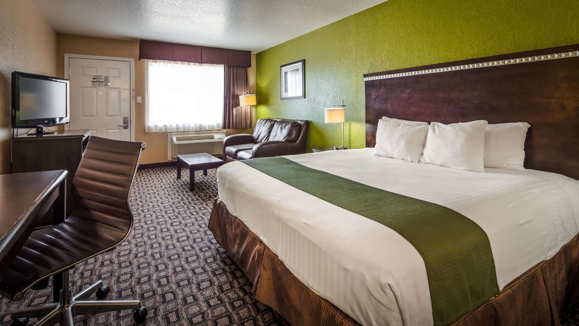SureStay Hotel by Best Western Floresville property views in Floresville, TX — gallery photo 3