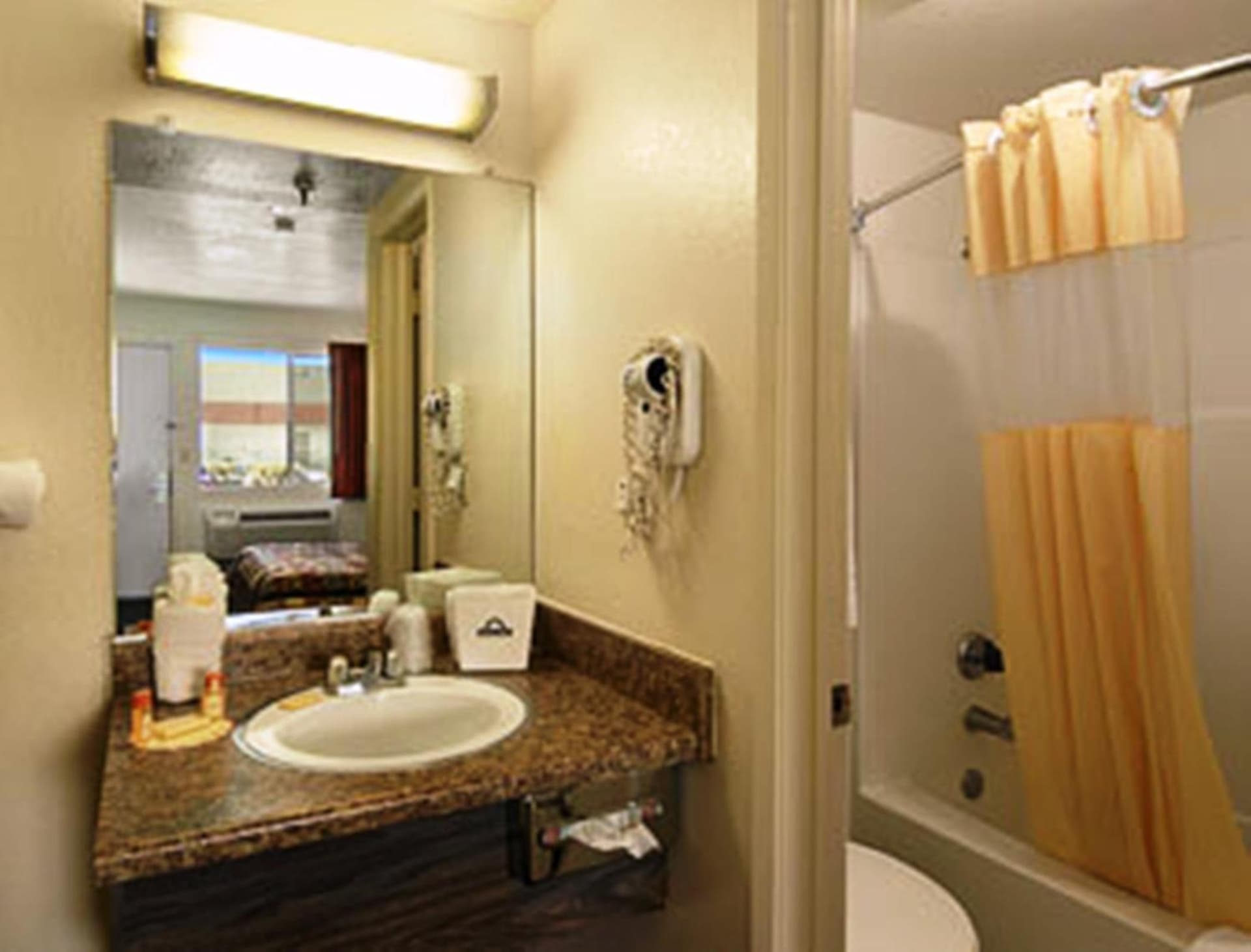Days Inn by Wyndham Victorville - Hesperia I-15 Palmdale Road gallery photo in Victorville, CA — image 29