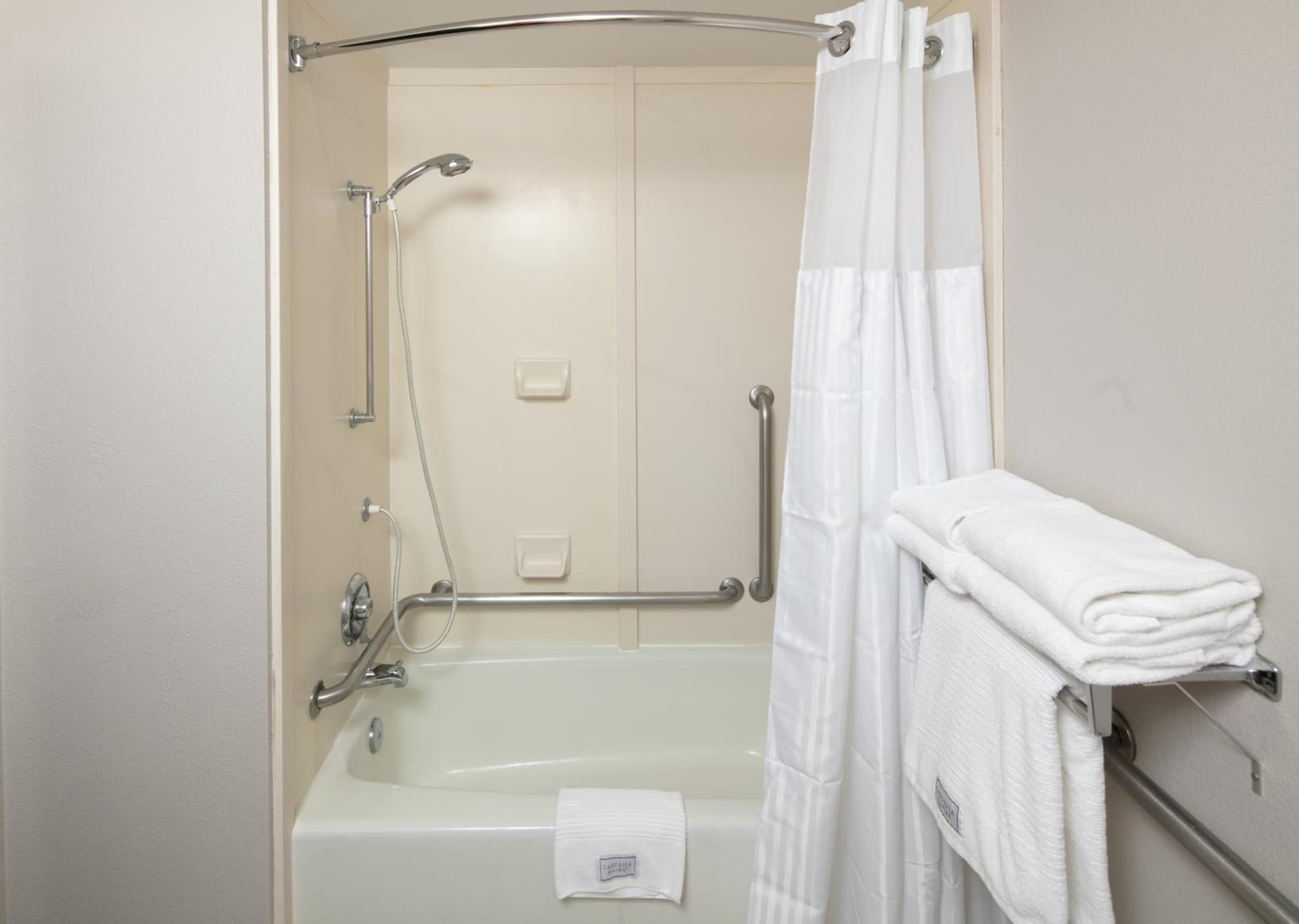 Red Lion Inn & Suites Deschutes River - Bend gallery photo in Bend, OR — image 36