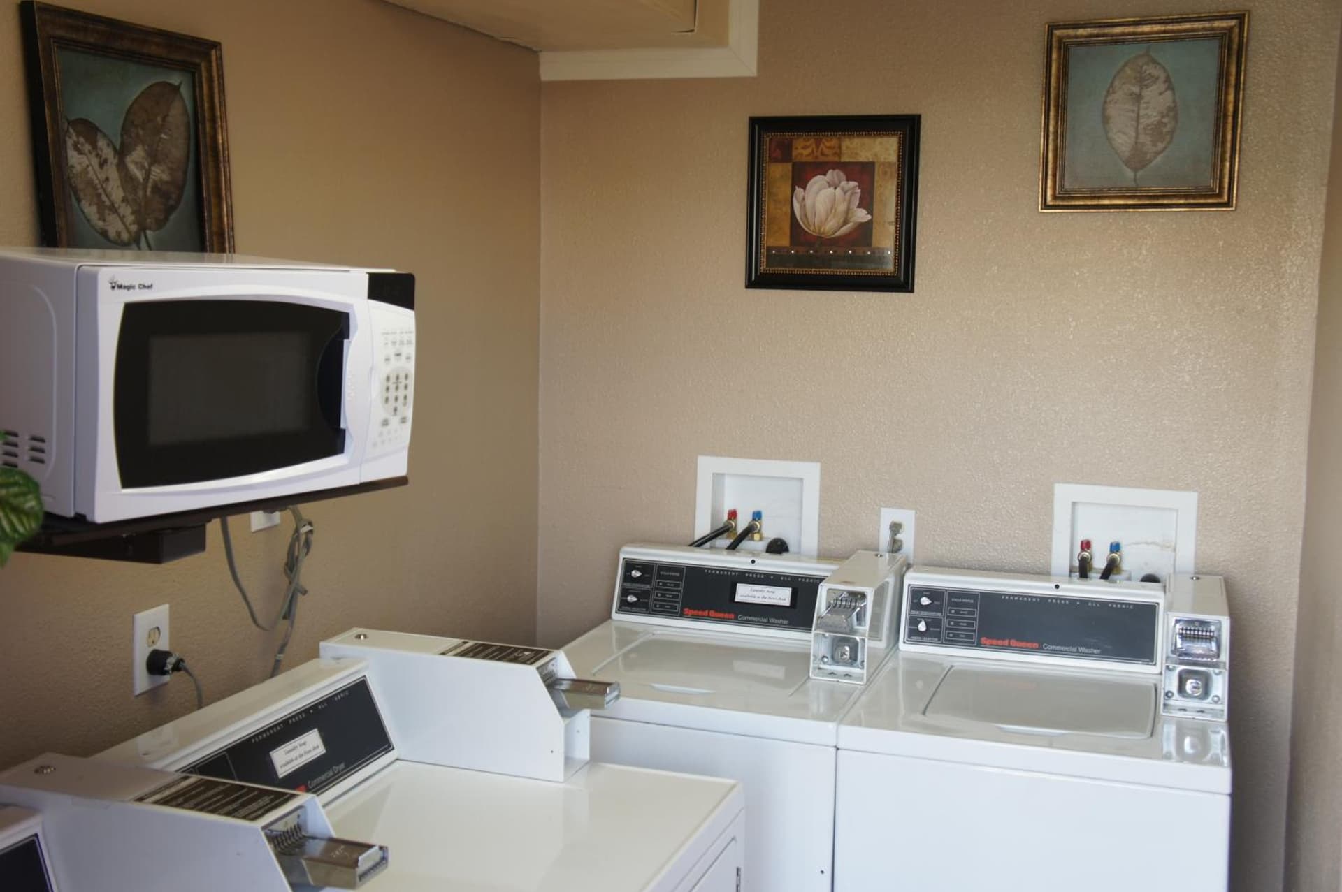 Days Inn by Wyndham Victorville - Hesperia I-15 Palmdale Road gallery photo in Victorville, CA — image 23