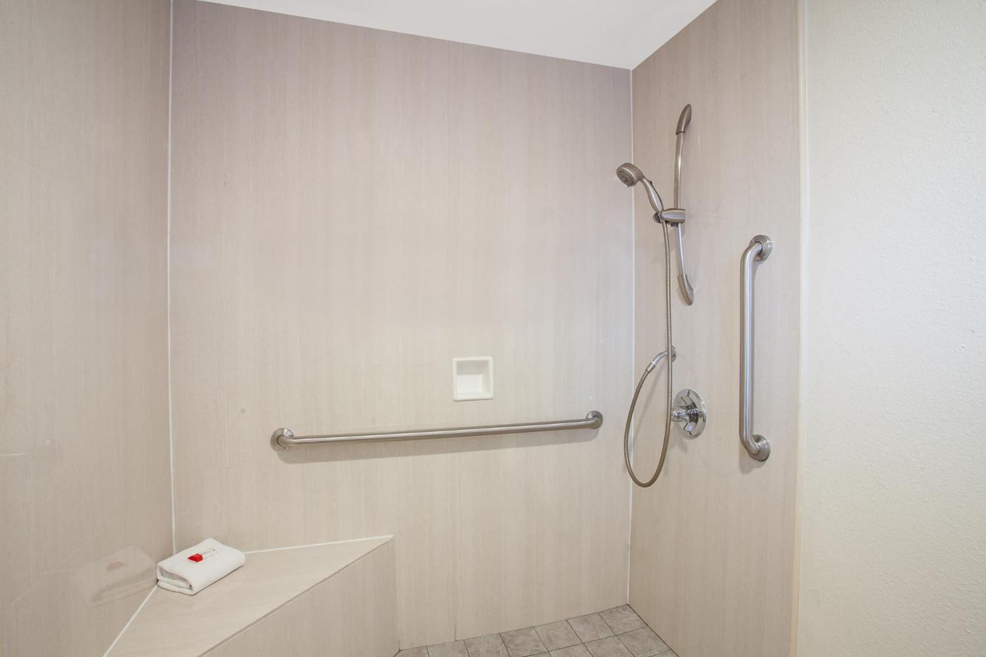 Travelodge Inn & Suites by Wyndham Anaheim on Disneyland Dr gallery photo in Anaheim, CA — image 31