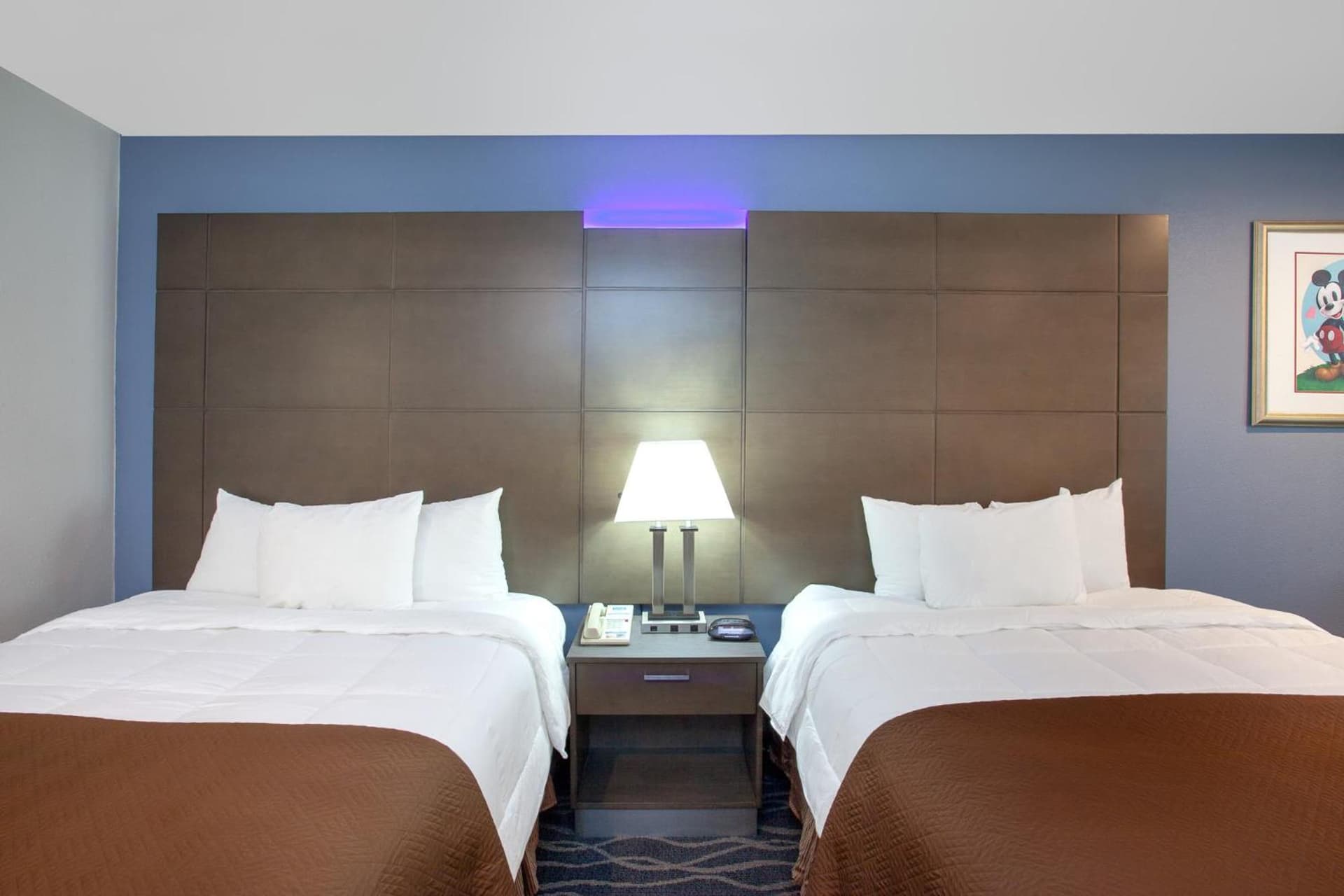 Travelodge Inn & Suites by Wyndham Anaheim on Disneyland Dr gallery photo in Anaheim, CA — image 14
