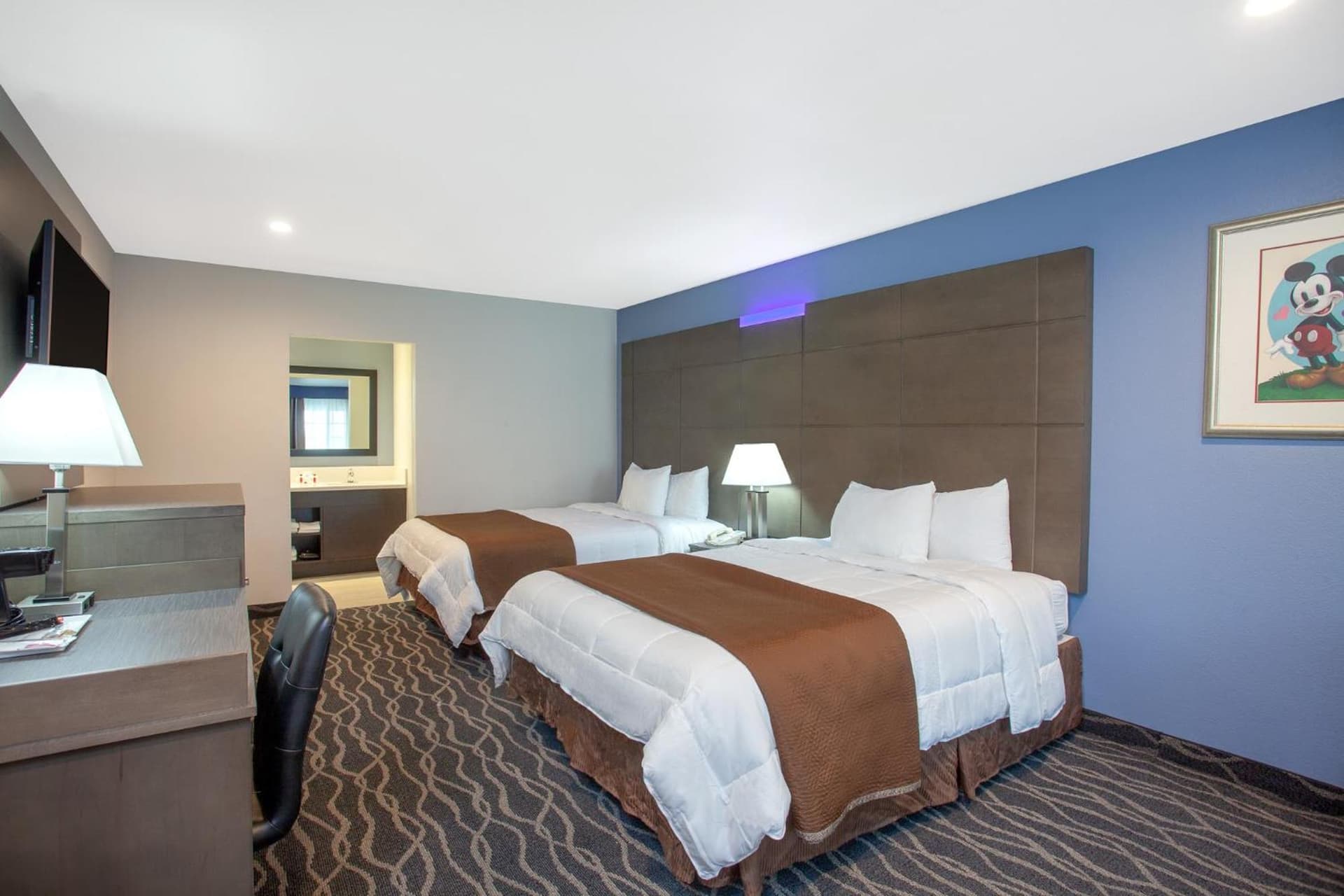 Travelodge Inn & Suites by Wyndham Anaheim on Disneyland Dr gallery photo in Anaheim, CA — image 41