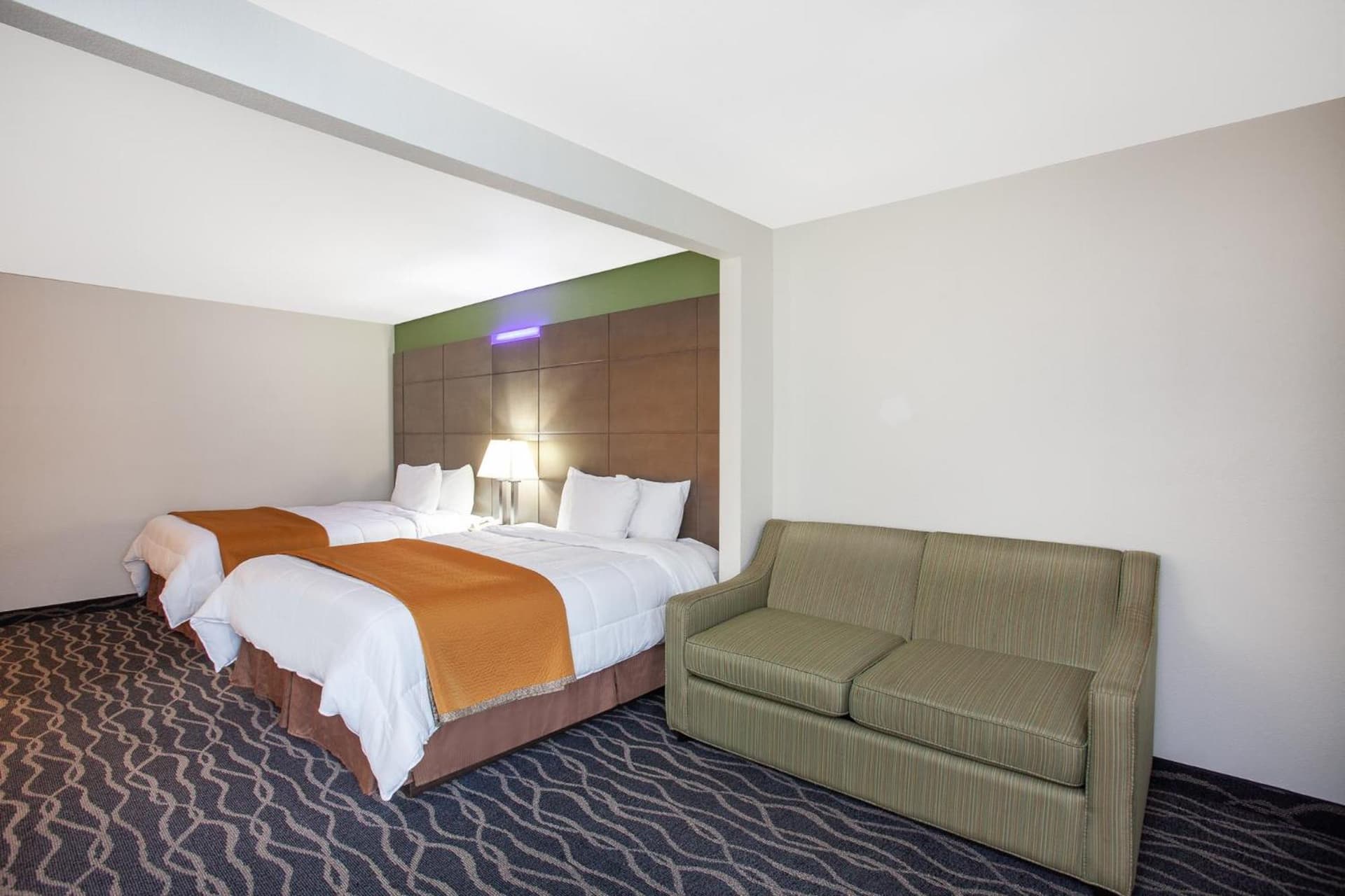 Travelodge Inn & Suites by Wyndham Anaheim on Disneyland Dr gallery photo in Anaheim, CA — image 17