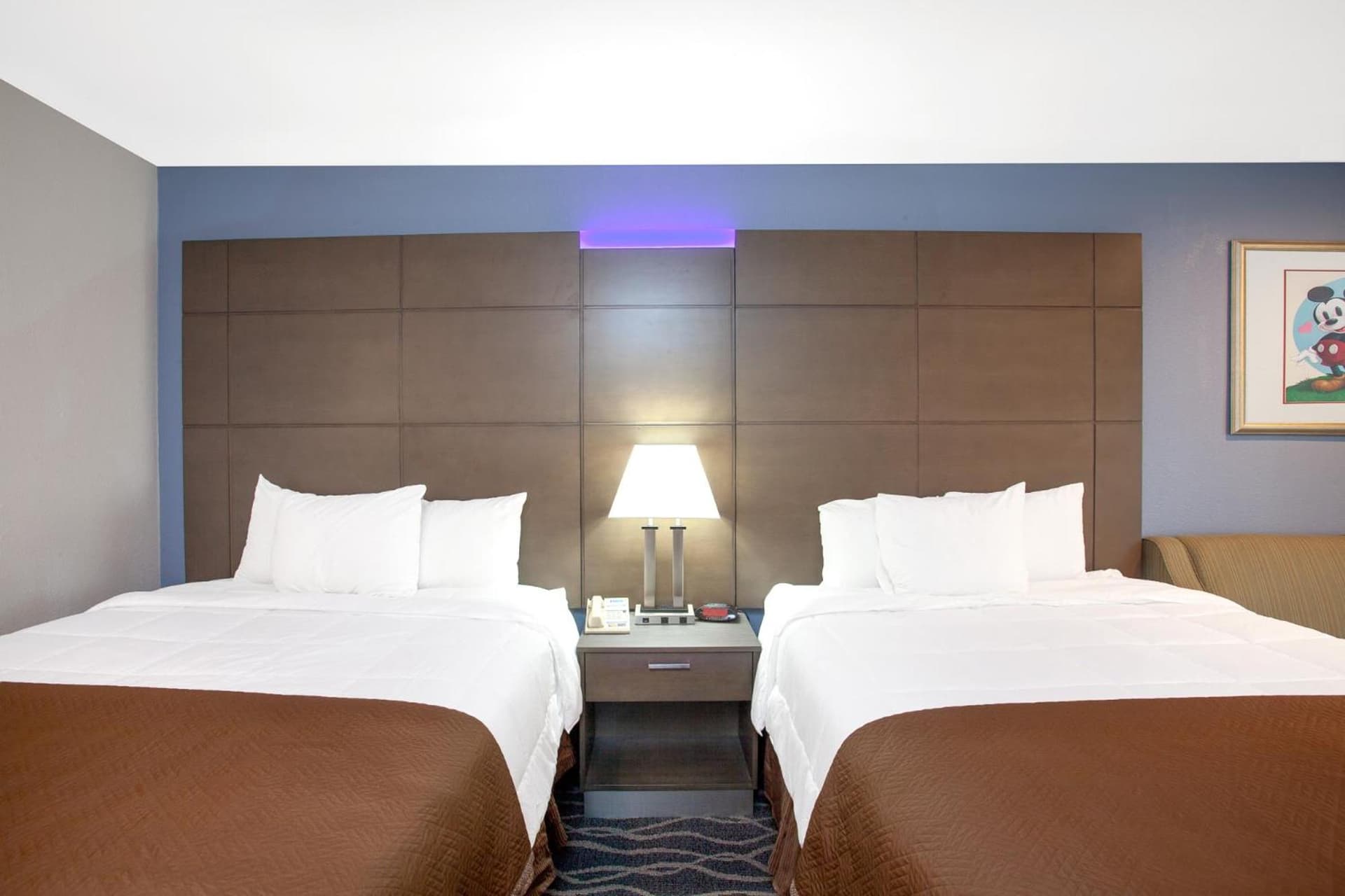 Travelodge Inn & Suites by Wyndham Anaheim on Disneyland Dr gallery photo in Anaheim, CA — image 9