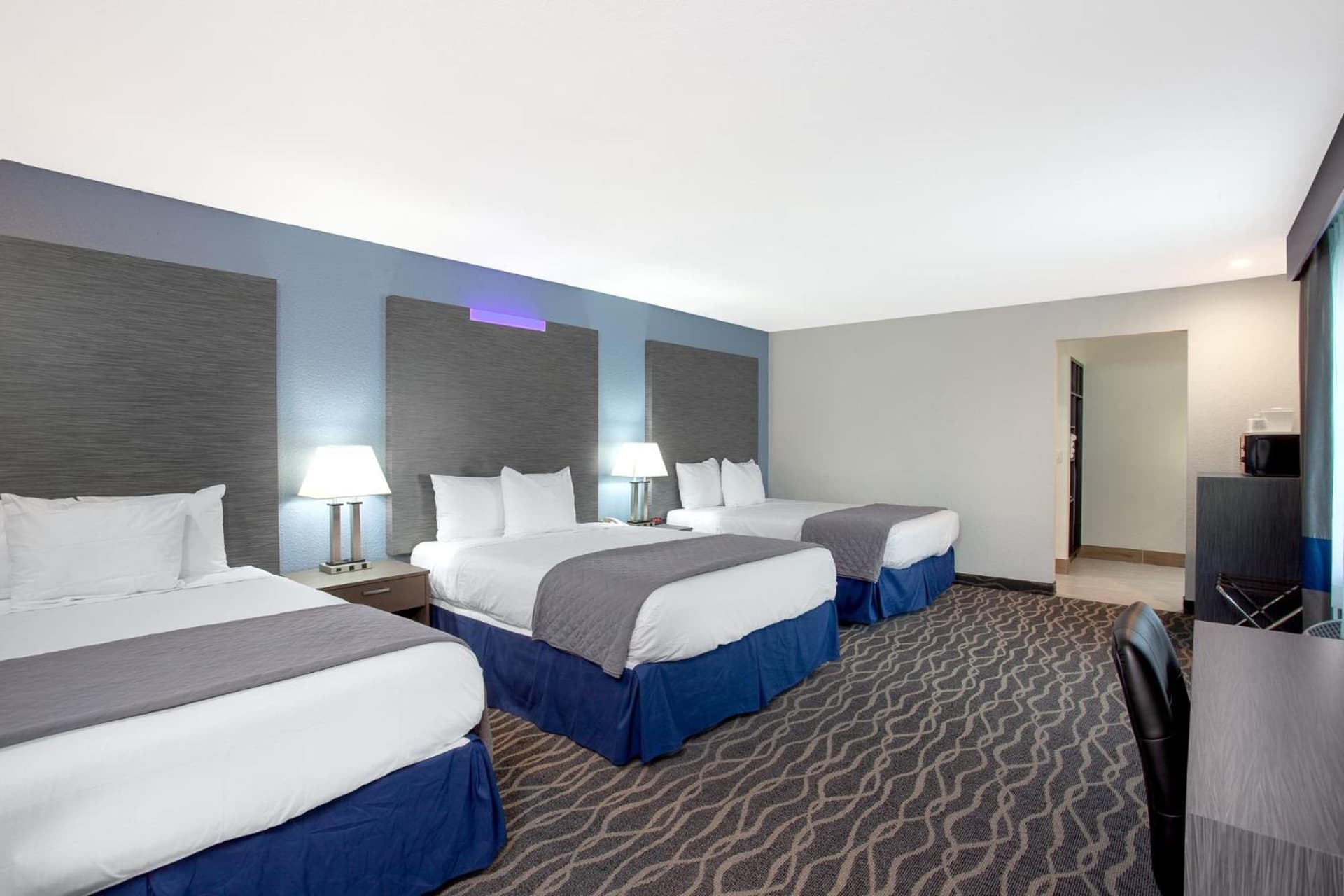 Travelodge Inn & Suites by Wyndham Anaheim on Disneyland Dr gallery photo in Anaheim, CA — image 25