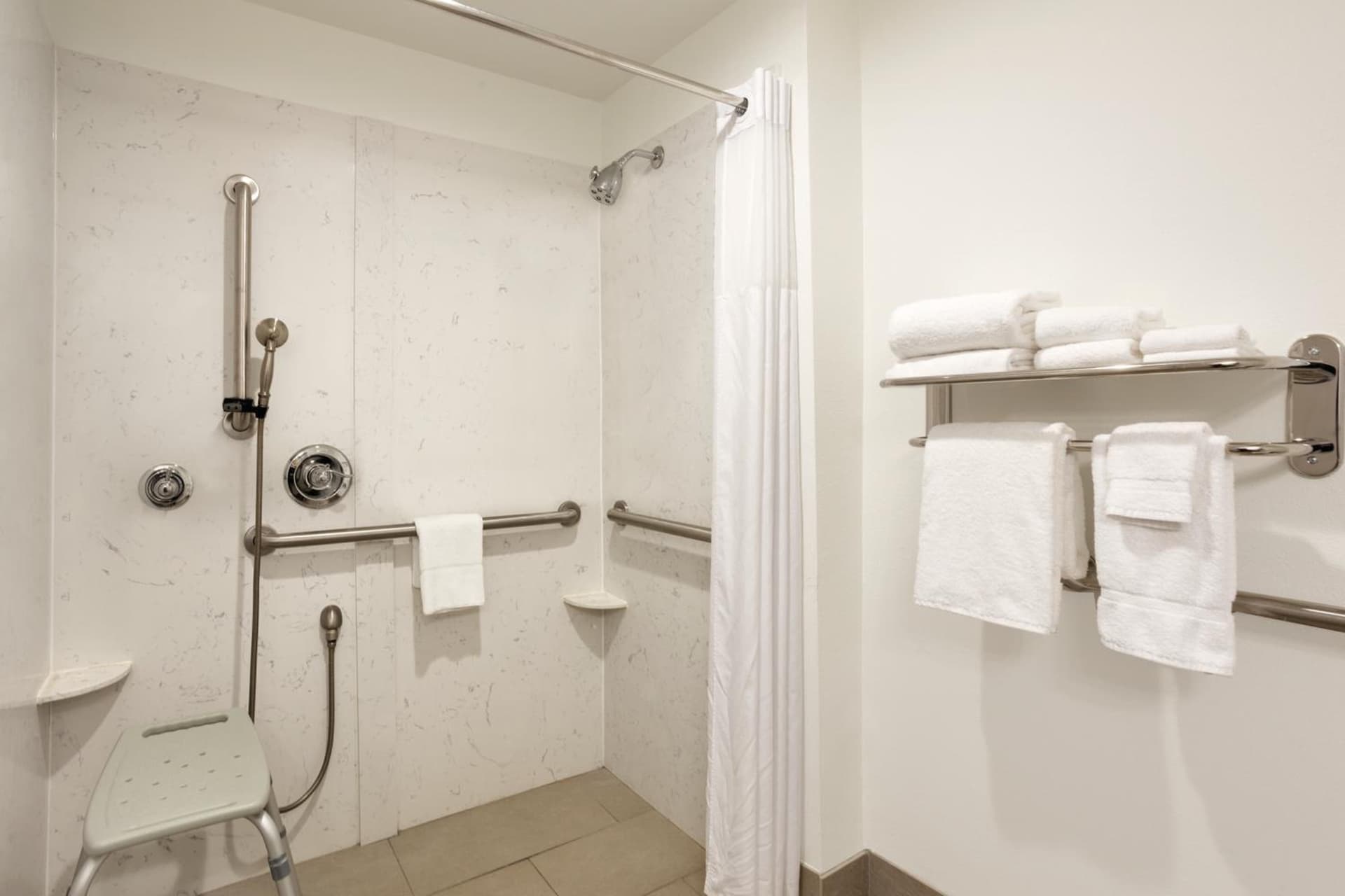 Country Inn & Suites by Radisson, Chattanooga-Lookout Mountain gallery photo in Chattanooga, TN — image 44