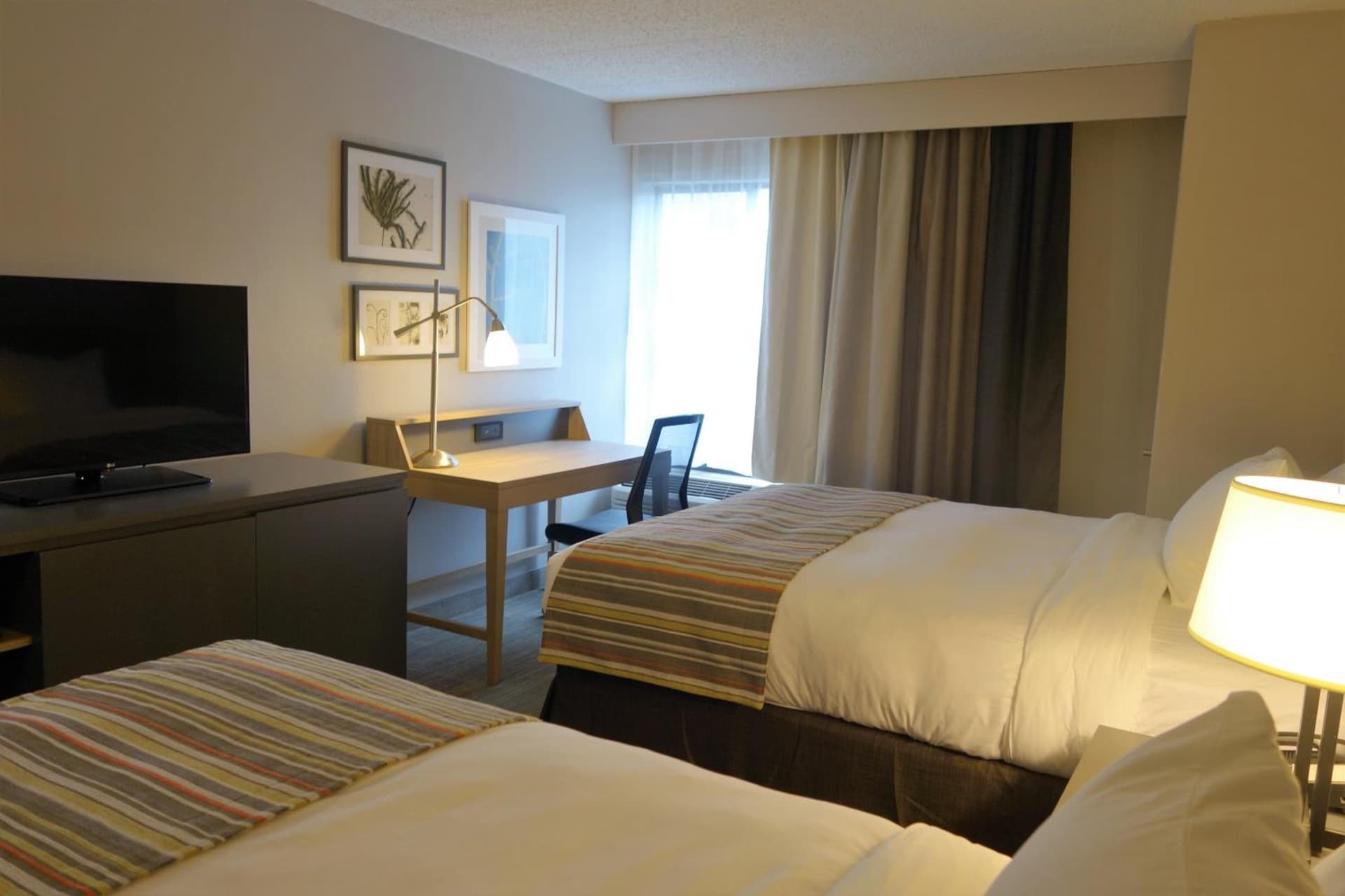 Country Inn & Suites by Radisson, La Crosse, WI interior in La Crosse, WI — gallery photo 2