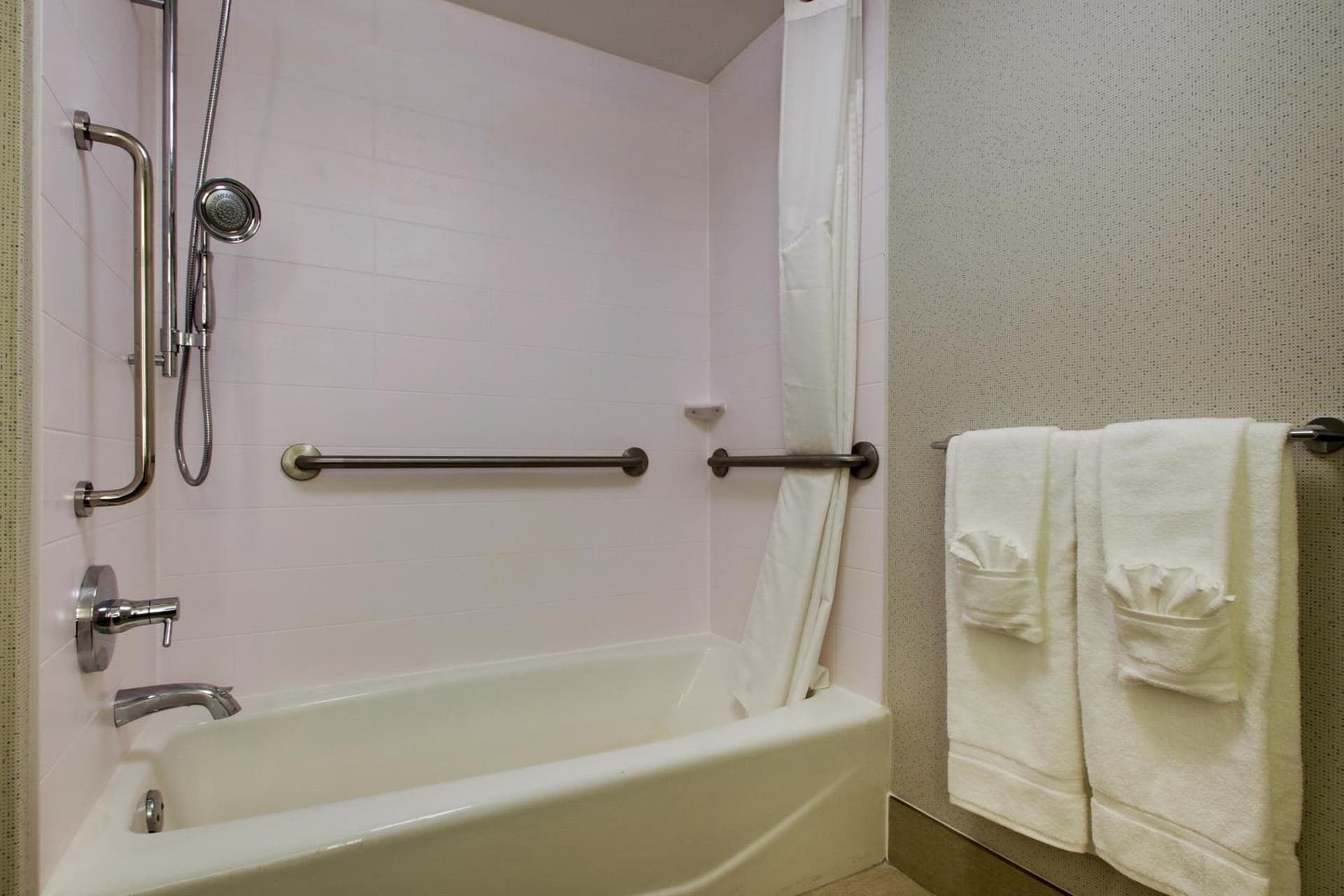 Holiday Inn Express Voorhees/ Mt. Laurel by IHG property views in Voorhees, NJ — gallery photo 3