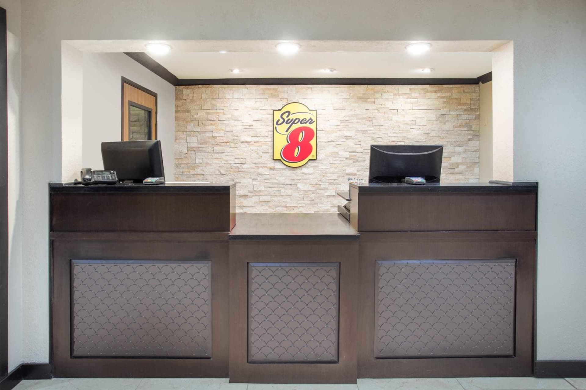 Super 8 by Wyndham Billings property views in Billings, MT — gallery photo 3