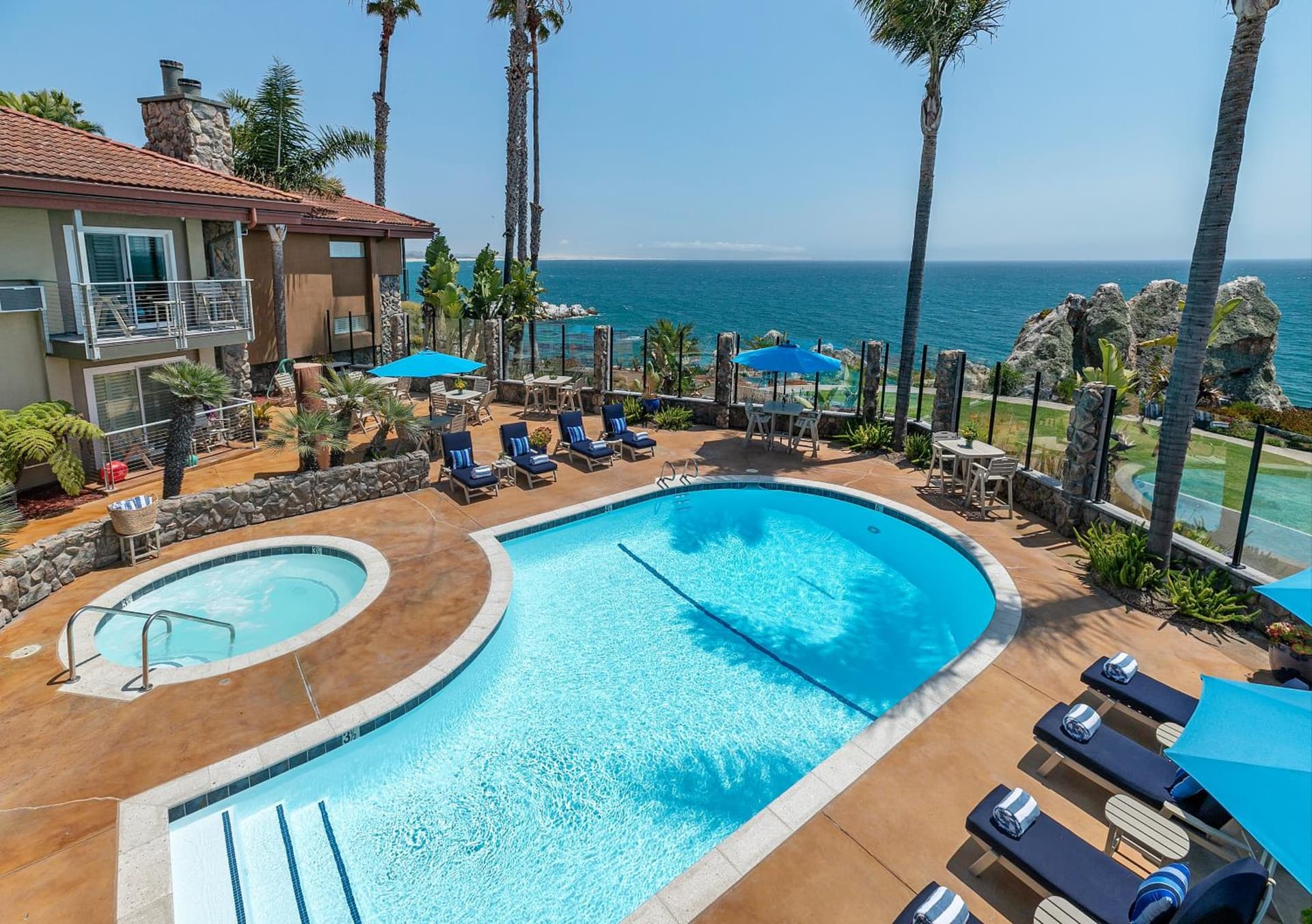Inn at the Cove interior in Pismo Beach, CA — gallery photo 2