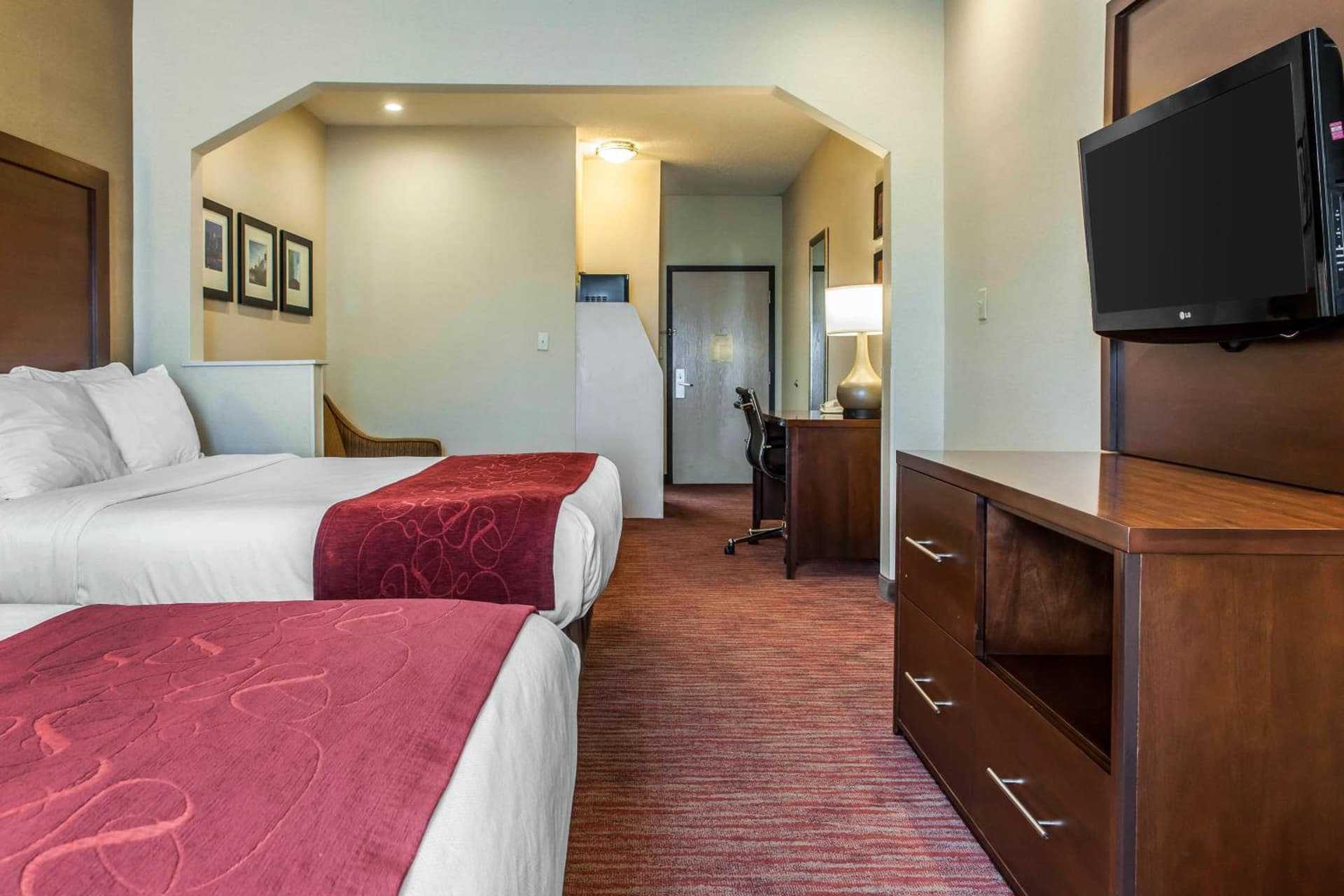 Comfort Suites Columbus Expo Center property views in Columbus, OH — gallery photo 3