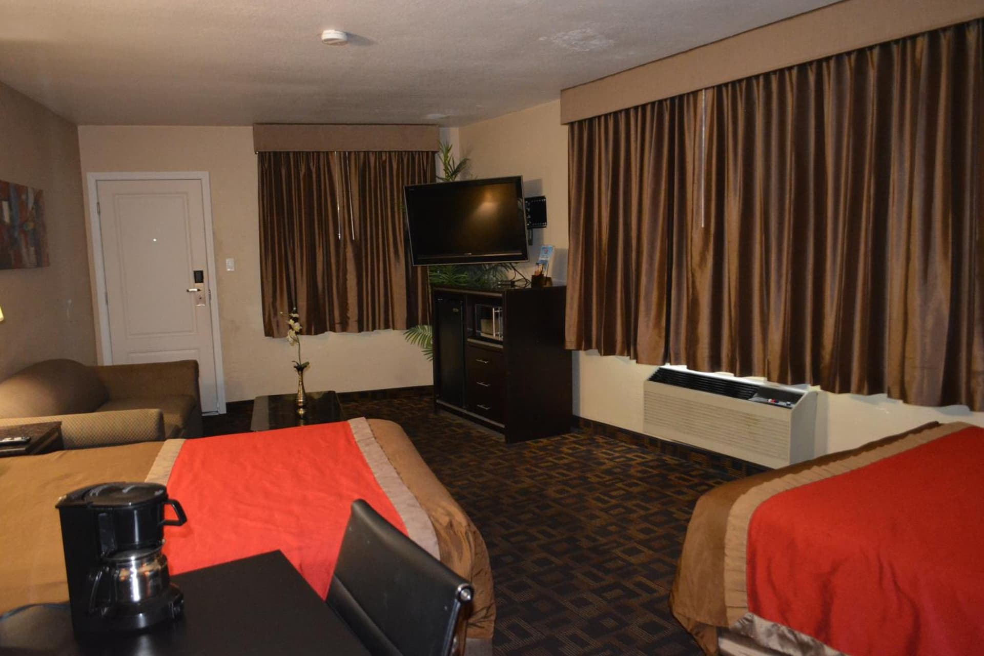 Harbor Inn & Suites Oceanside gallery photo in Oceanside, CA — image 14