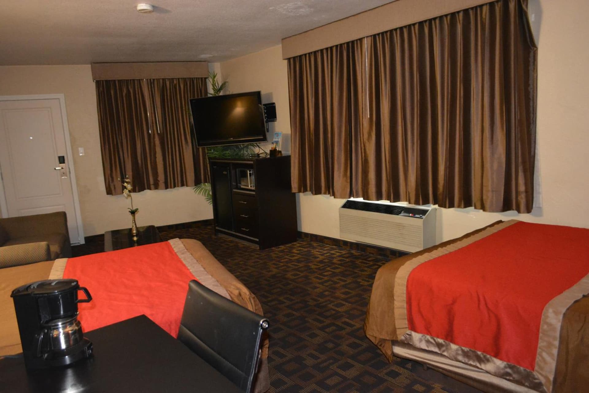 Harbor Inn & Suites Oceanside gallery photo in Oceanside, CA — image 12
