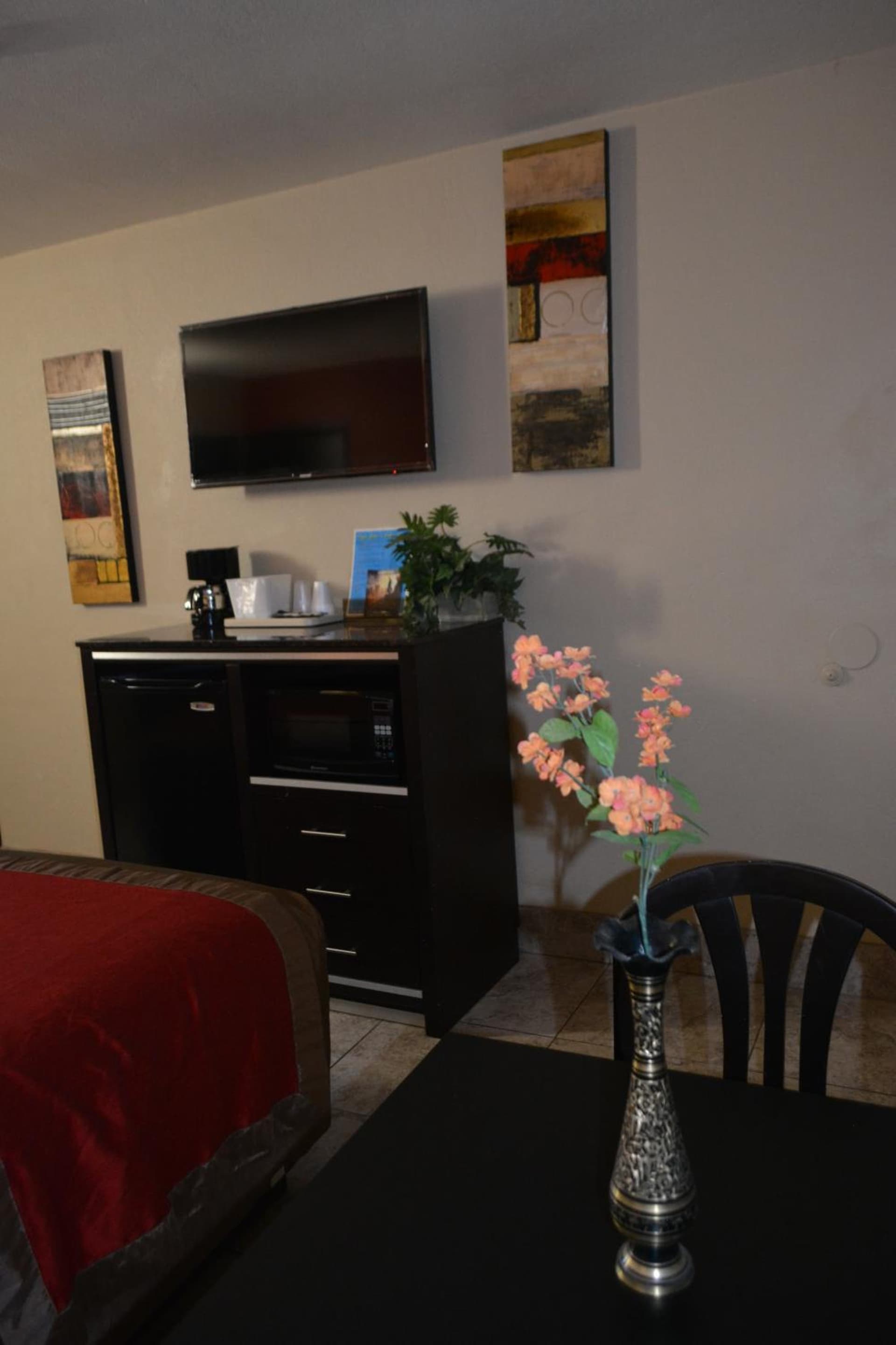 Harbor Inn & Suites Oceanside gallery photo in Oceanside, CA — image 11
