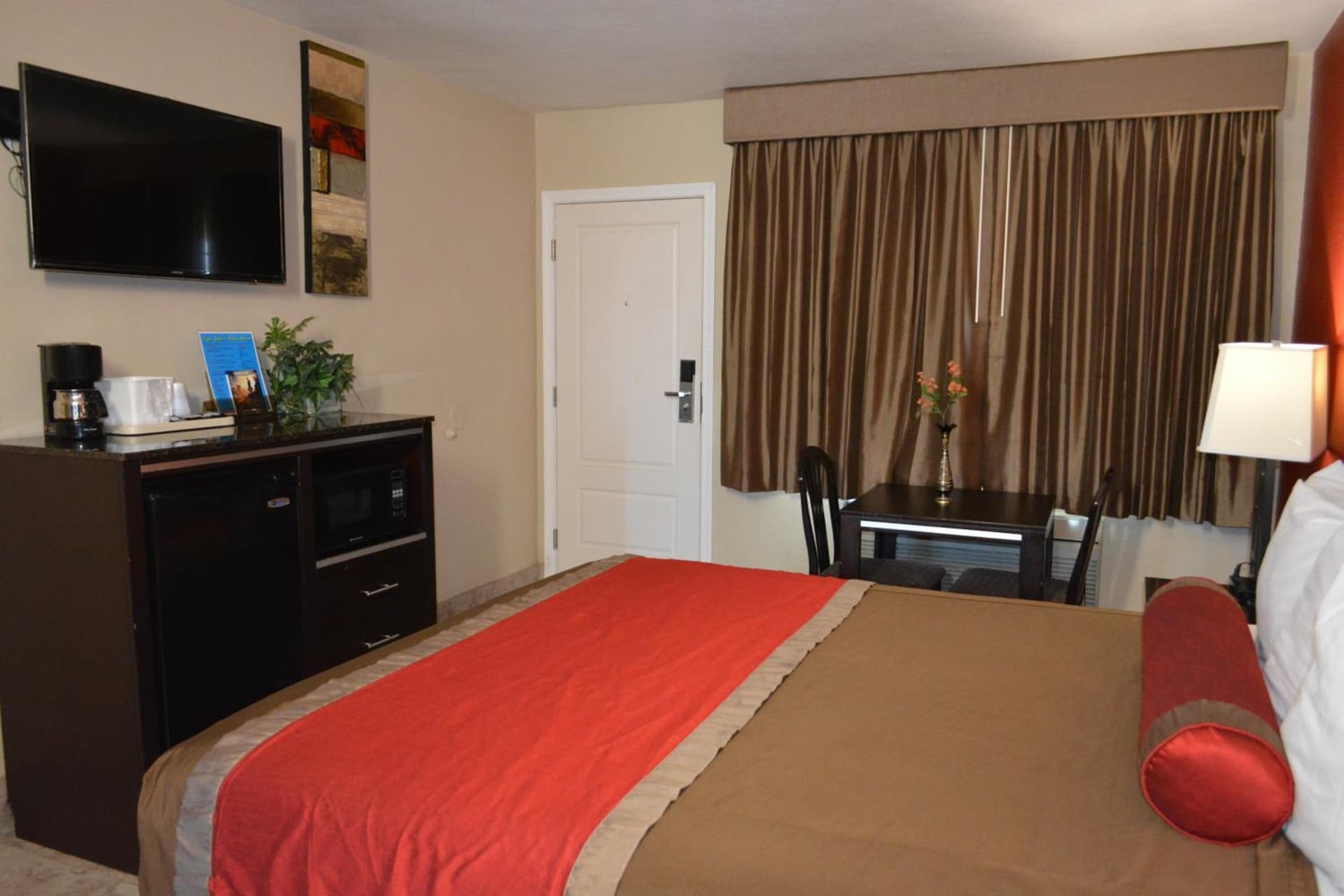 Harbor Inn & Suites Oceanside gallery photo in Oceanside, CA — image 4