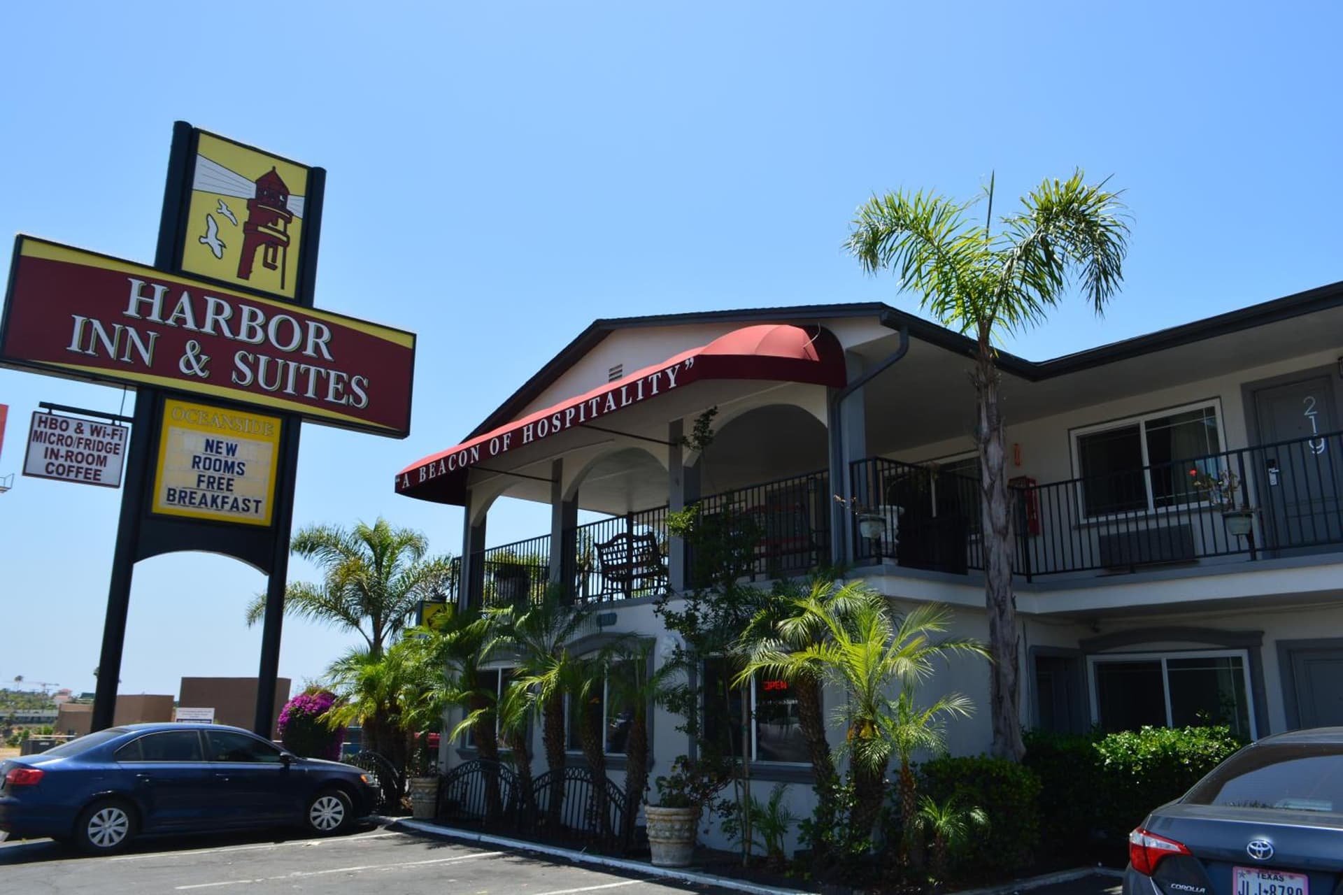 Harbor Inn & Suites Oceanside interior in Oceanside, CA — gallery photo 2
