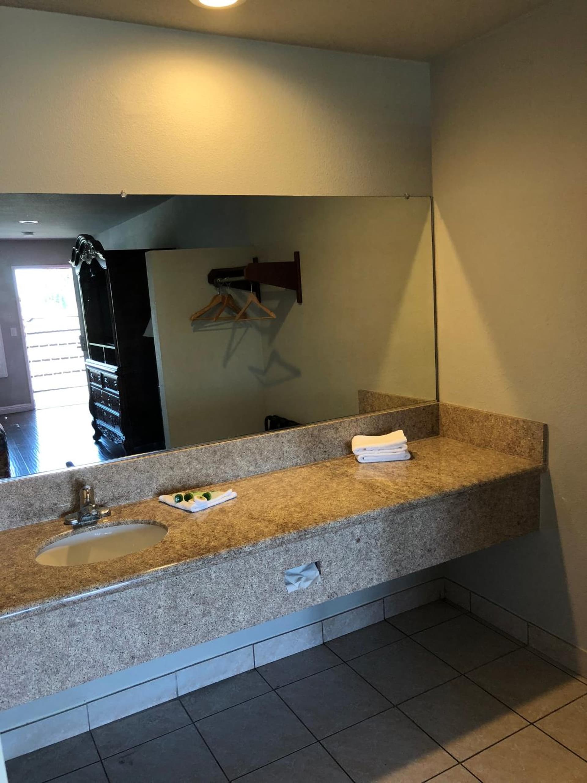 Alamo Inn and Suites - Convention Center gallery photo in Anaheim, CA — image 37
