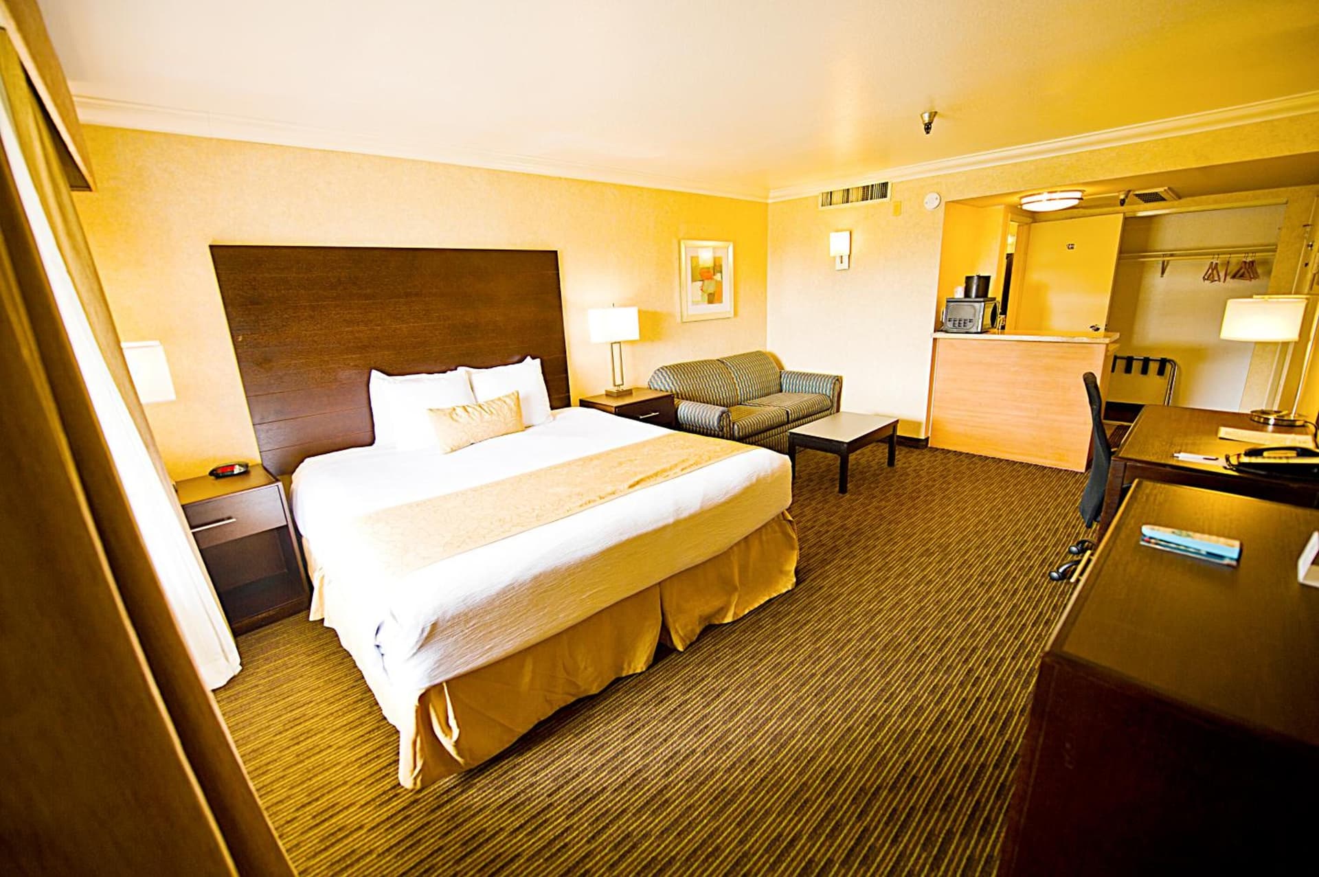 Hotel d'Lins Ontario Airport gallery photo in Ontario, CA — image 11