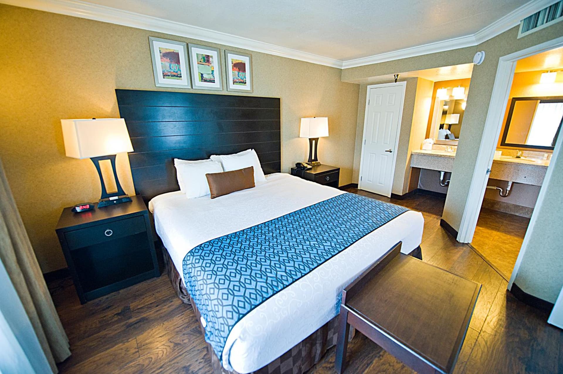 Hotel d'Lins Ontario Airport gallery photo in Ontario, CA — image 23