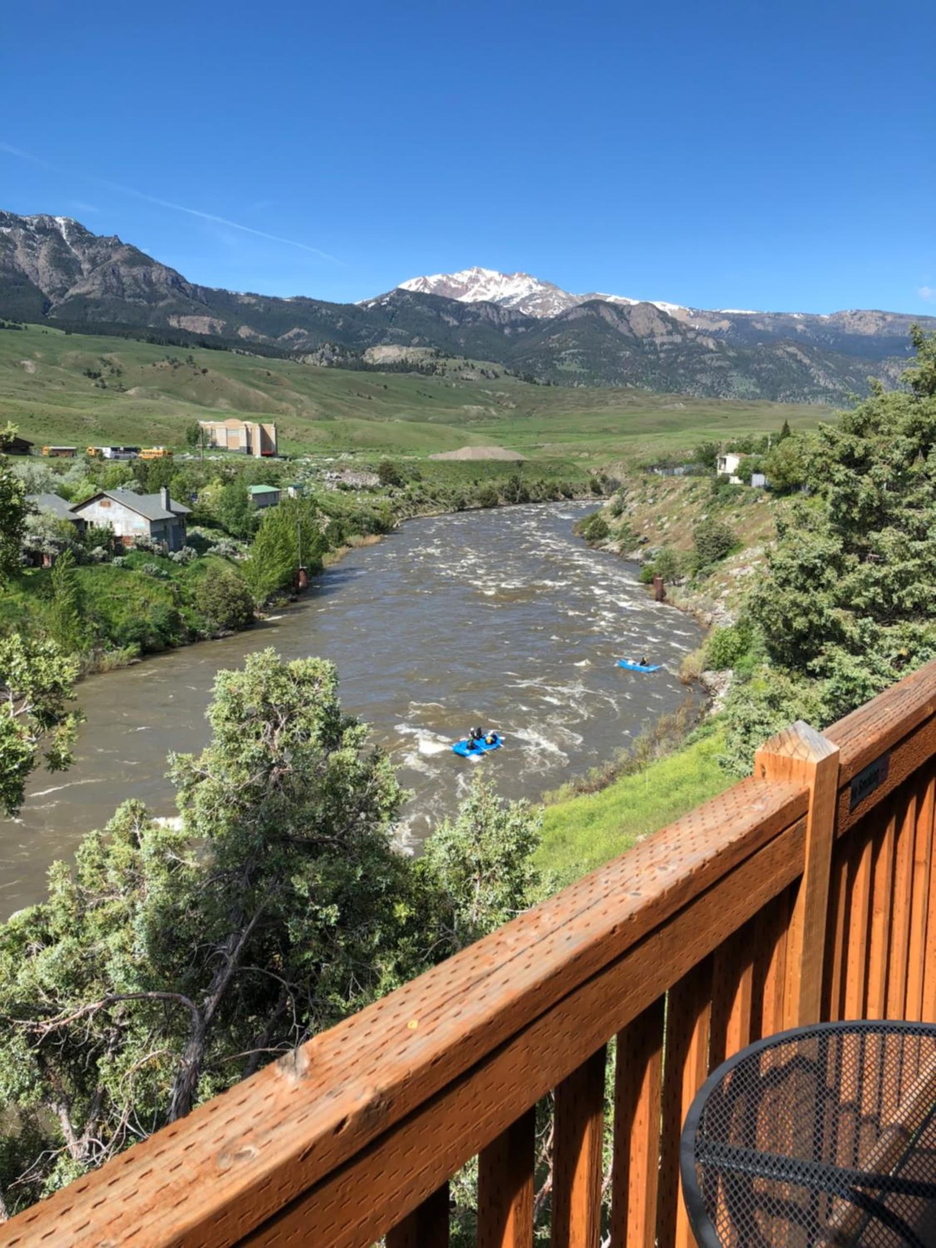 Yellowstone Riverside Cottages interior in Gardiner, MT — gallery photo 2