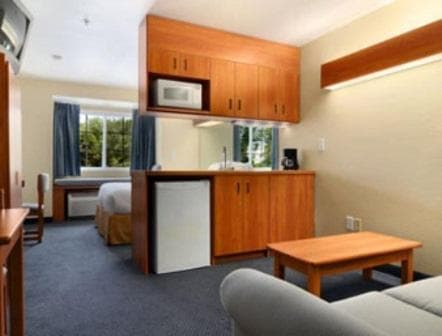 Microtel Inn & Suites by Wyndham Huntsville gallery photo in Huntsville, AL — image 21