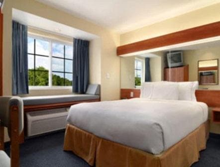 Microtel Inn & Suites by Wyndham Huntsville gallery photo in Huntsville, AL — image 27