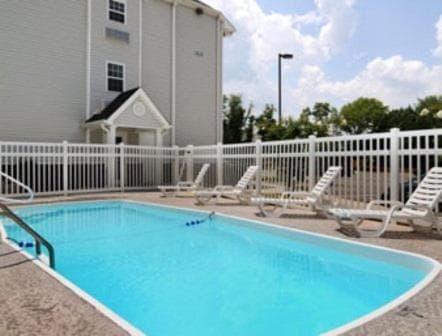 Microtel Inn & Suites by Wyndham Huntsville gallery photo in Huntsville, AL — image 12