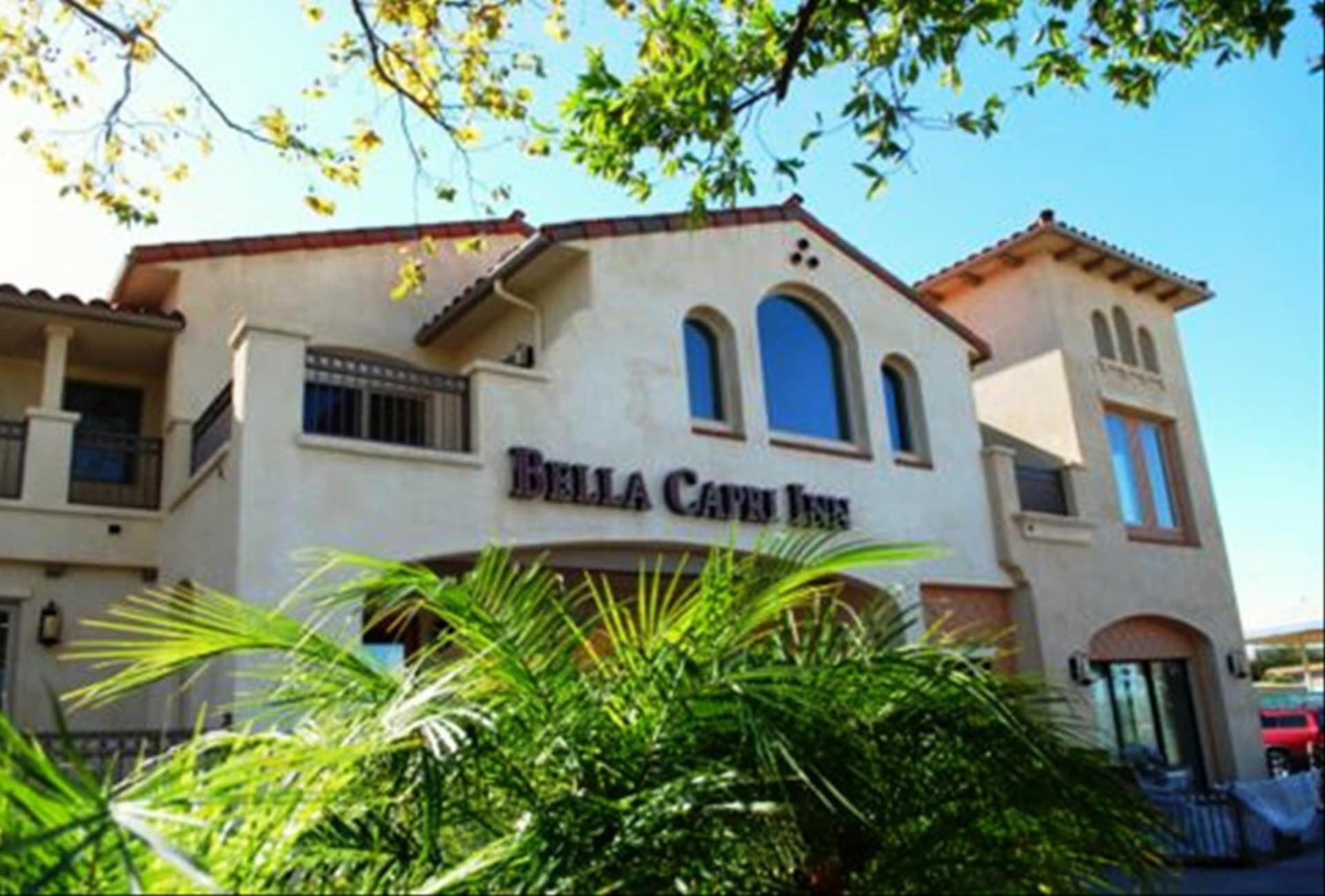 Bella Capri Inn and Suites interior in Camarillo, CA — gallery photo 2