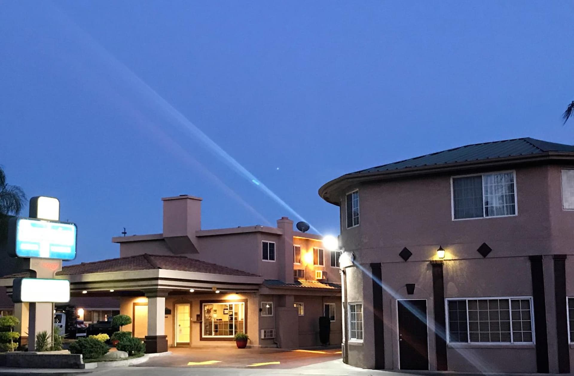 Signature Inn Merced Yosemite Parkway featured exterior or lobby in Merced, CA — similar hotel