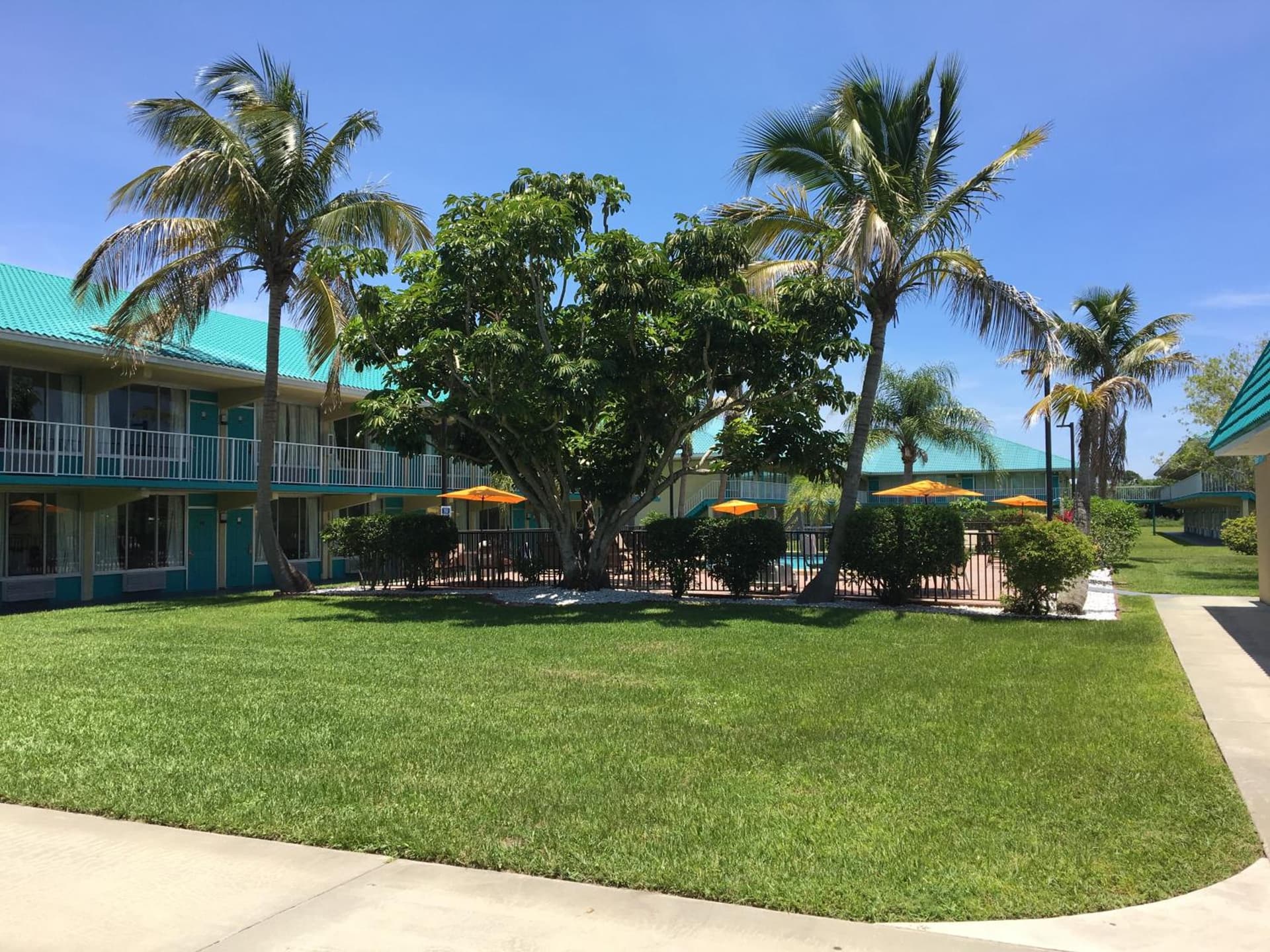 Days Inn & Suites by Wyndham Fort Pierce Midtown gallery photo in Fort Pierce, FL — image 38