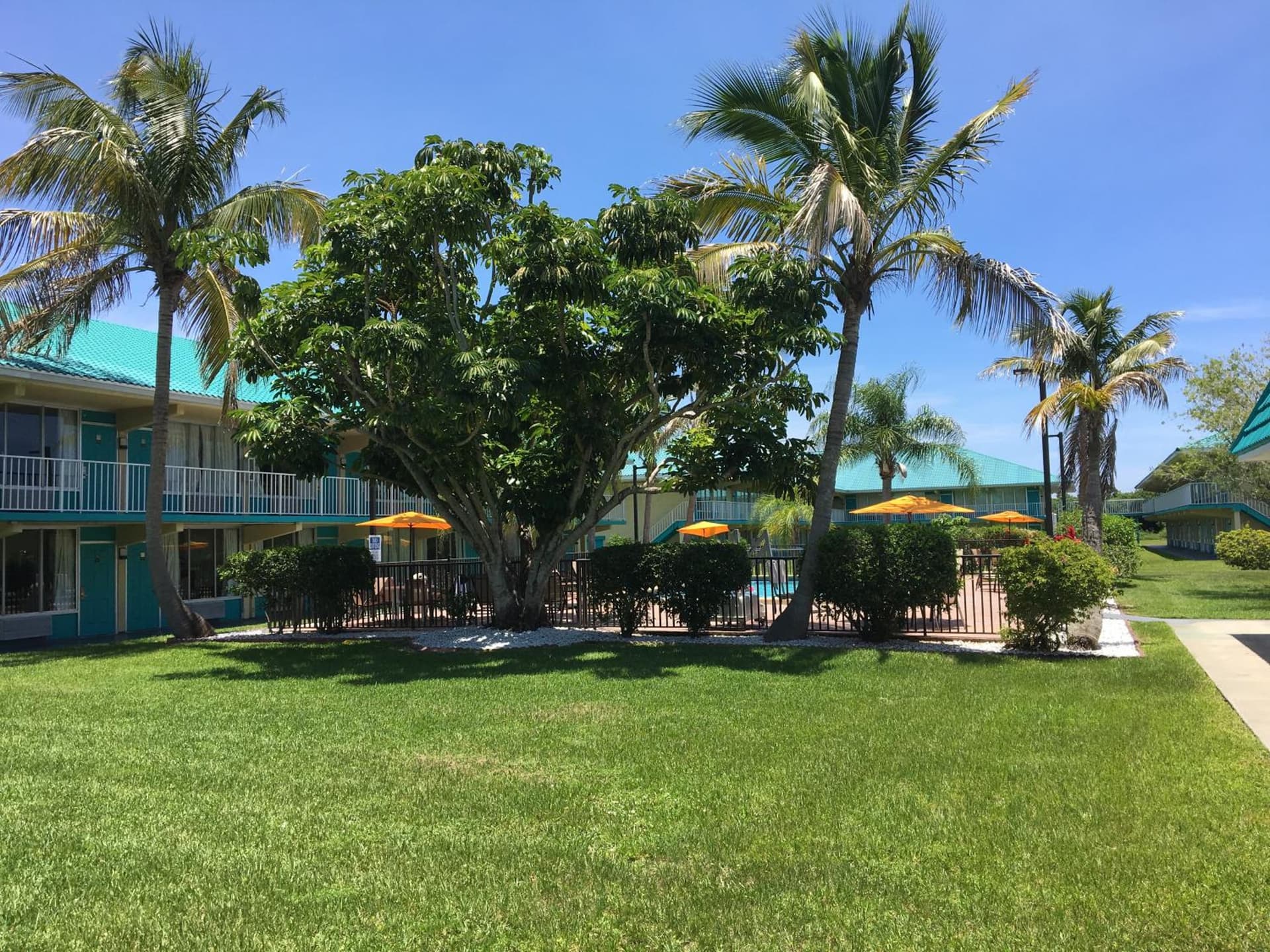 Days Inn & Suites by Wyndham Fort Pierce Midtown gallery photo in Fort Pierce, FL — image 10