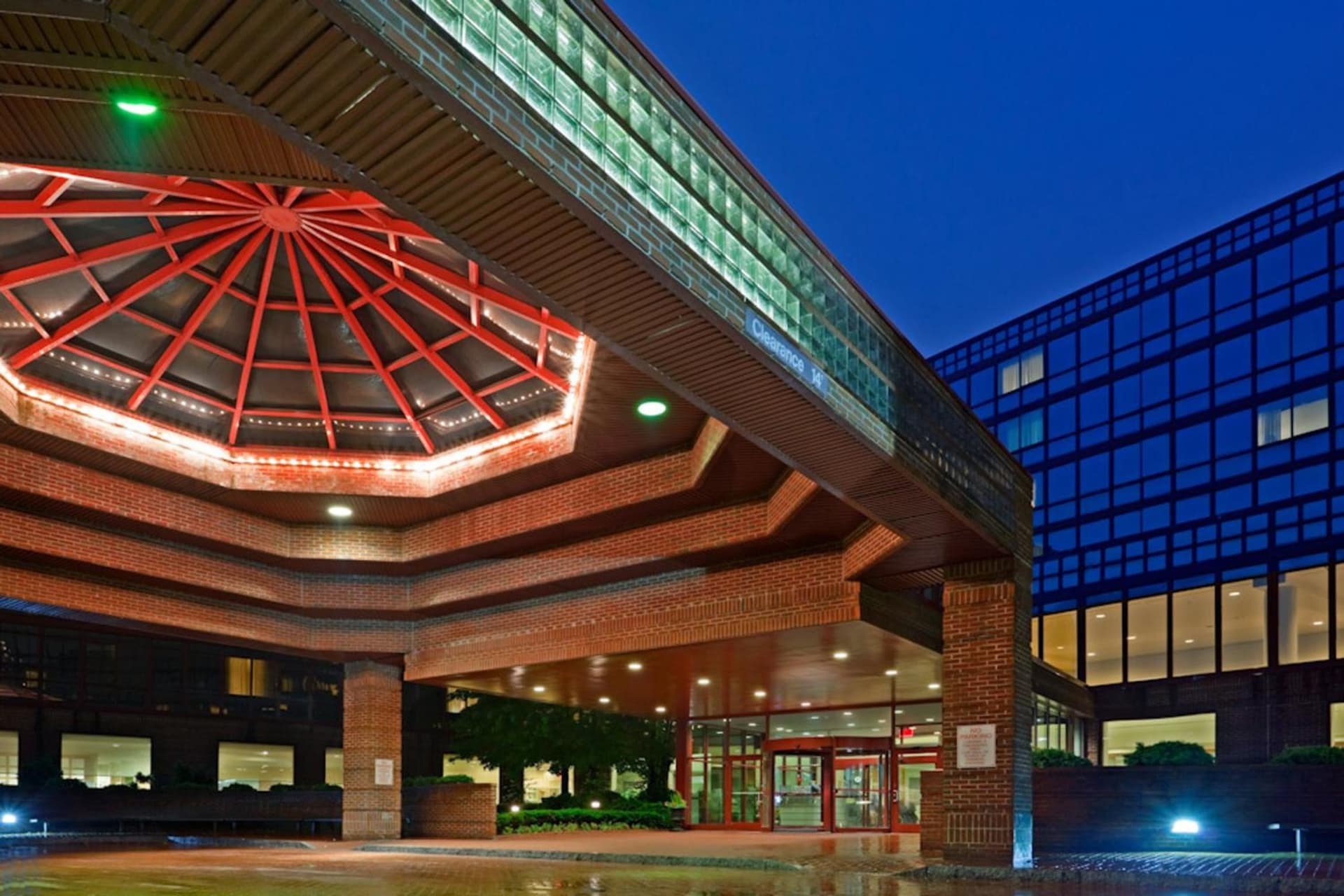 DoubleTree by Hilton New York-LaGuardia gallery photo in Queens, NY — image 9