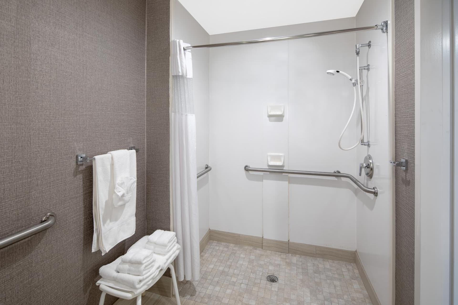 Wingate by Wyndham Greenville Airport gallery photo in Greenville, SC — image 12