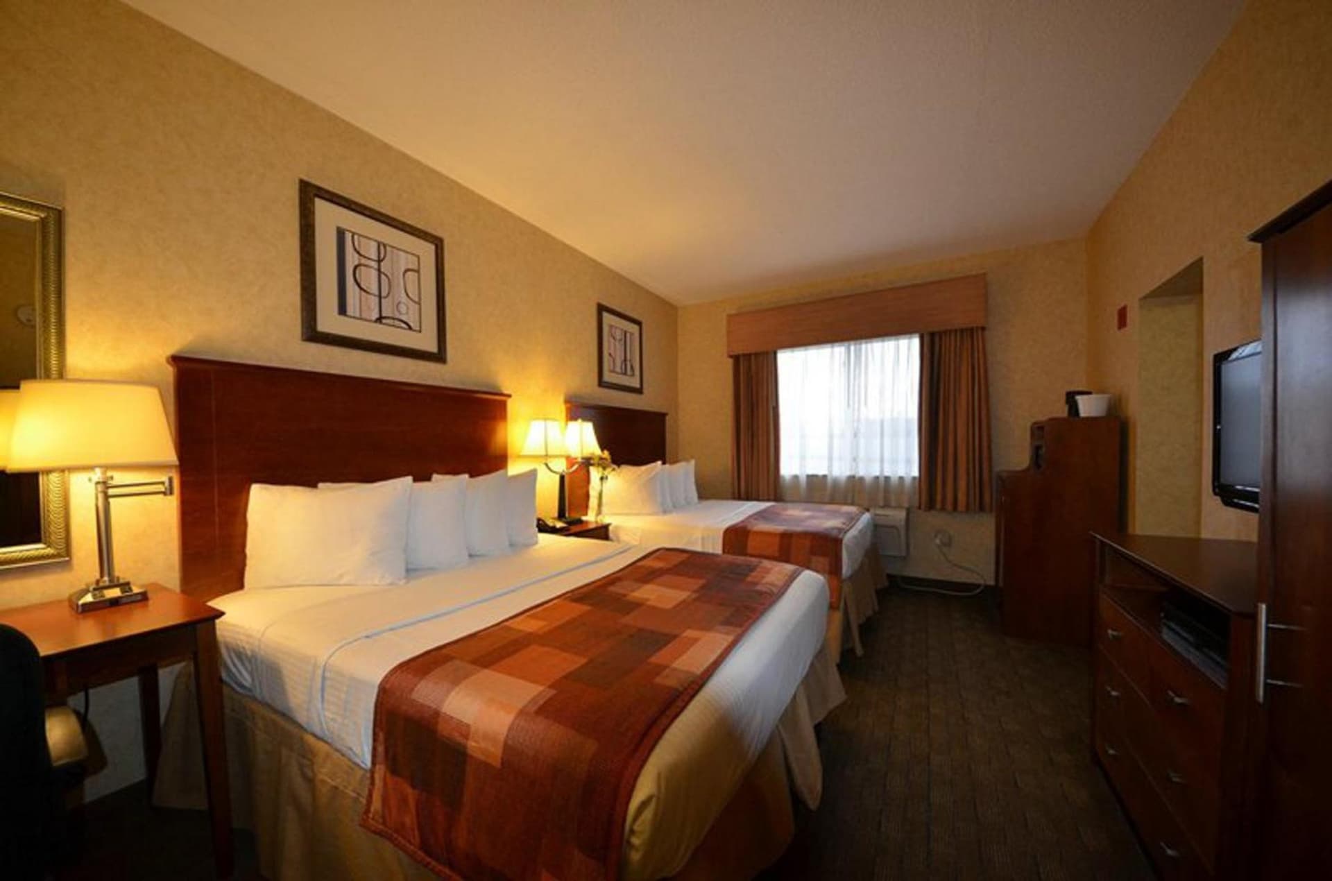 Sheridan Hotel property views in Bronx, NY — gallery photo 3