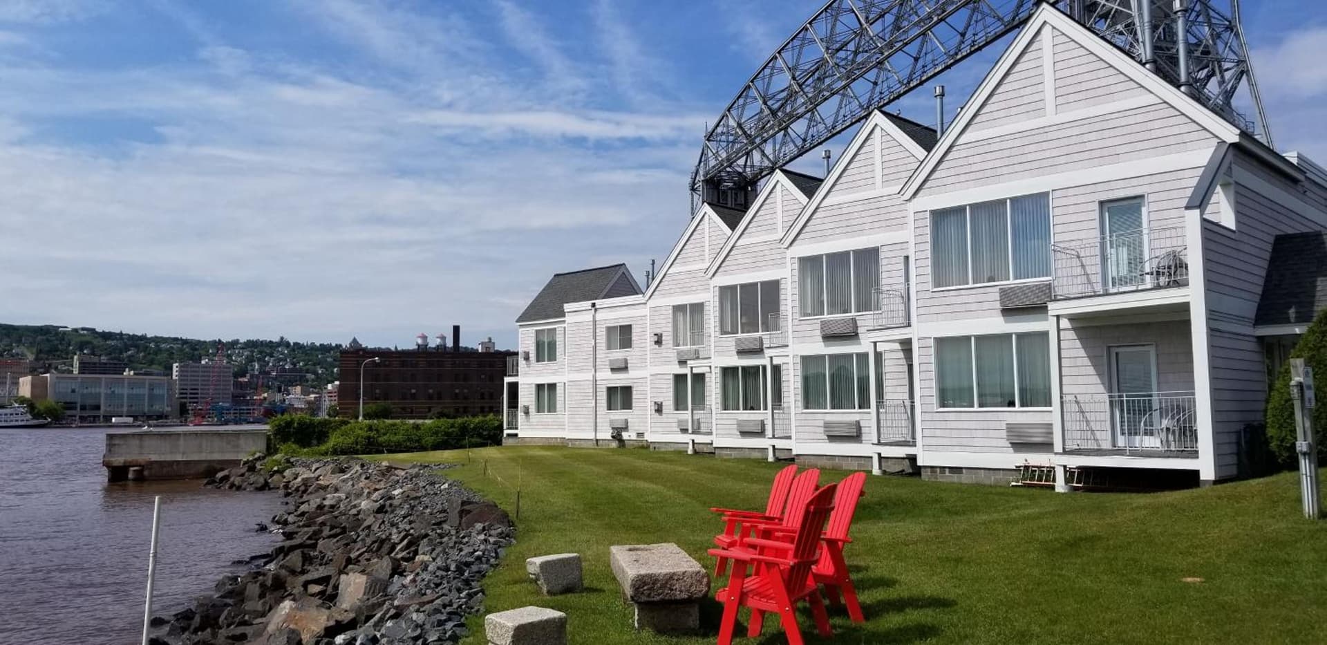 South Pier Inn featured exterior or lobby in Duluth, MN — similar hotel