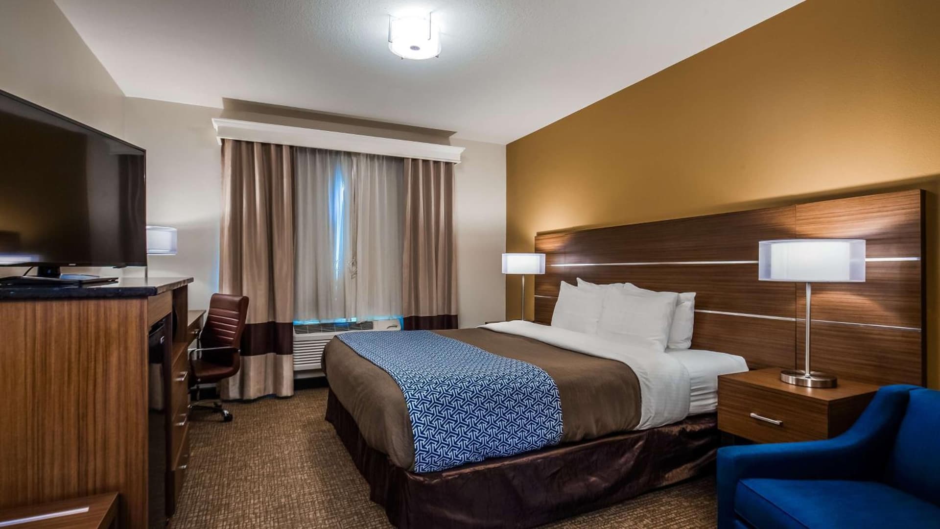 Best Western Paradise Hotel interior in Paradise, CA — gallery photo 2