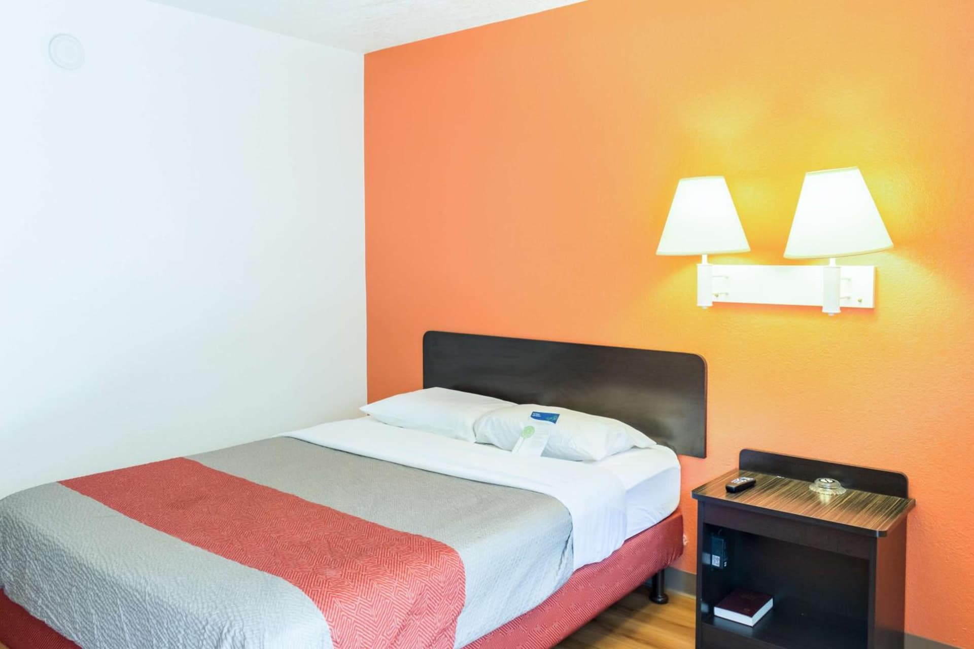 Motel 6-Bakersfield, CA - East gallery photo in Bakersfield, CA — image 4
