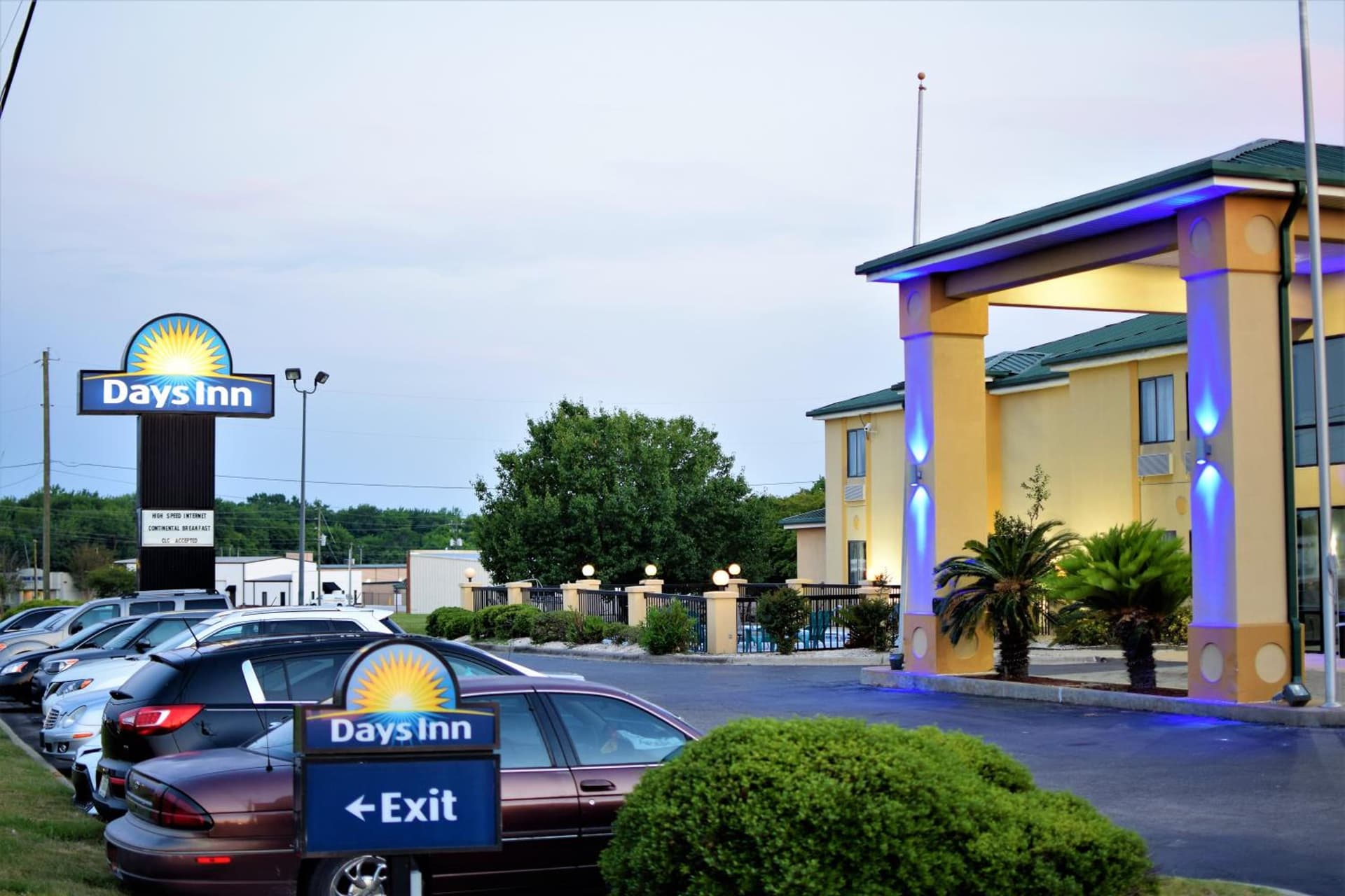 Days Inn by Wyndham Montgomery gallery photo in Montgomery, AL — image 13