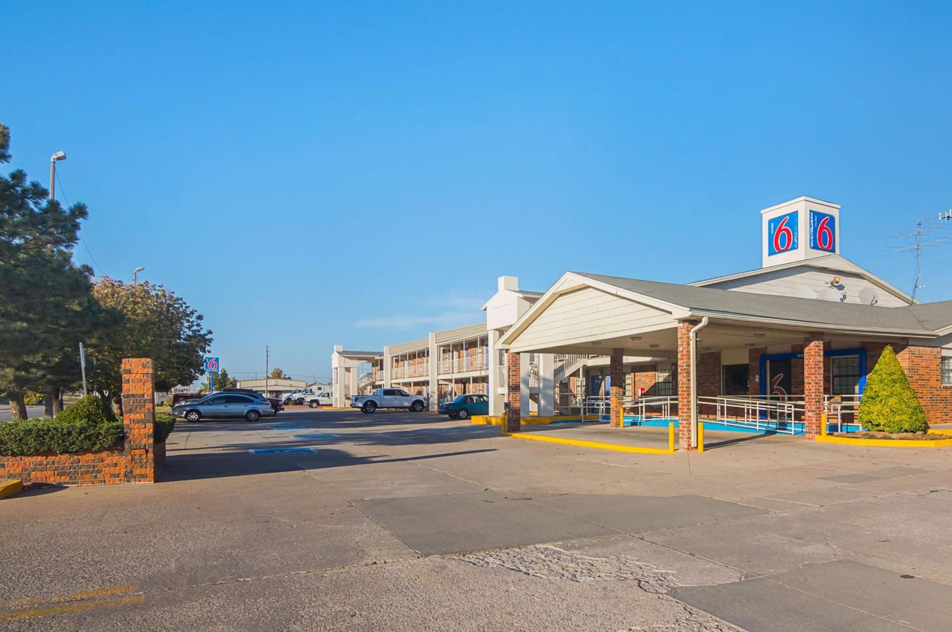 Motel 6-Lawton, OK interior in Lawton, OK — gallery photo 2