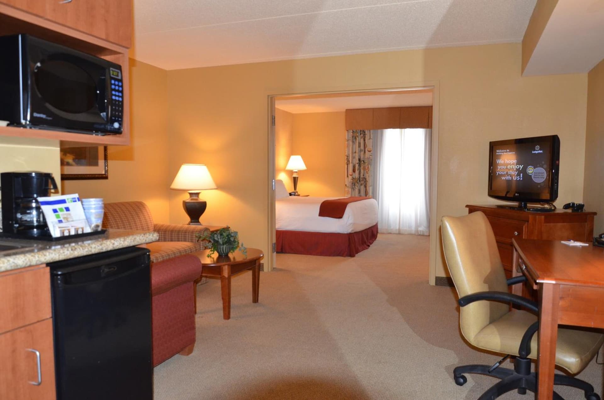 Holiday Inn Express & Suites Bloomington by IHG gallery photo in Bloomington, IN — image 14